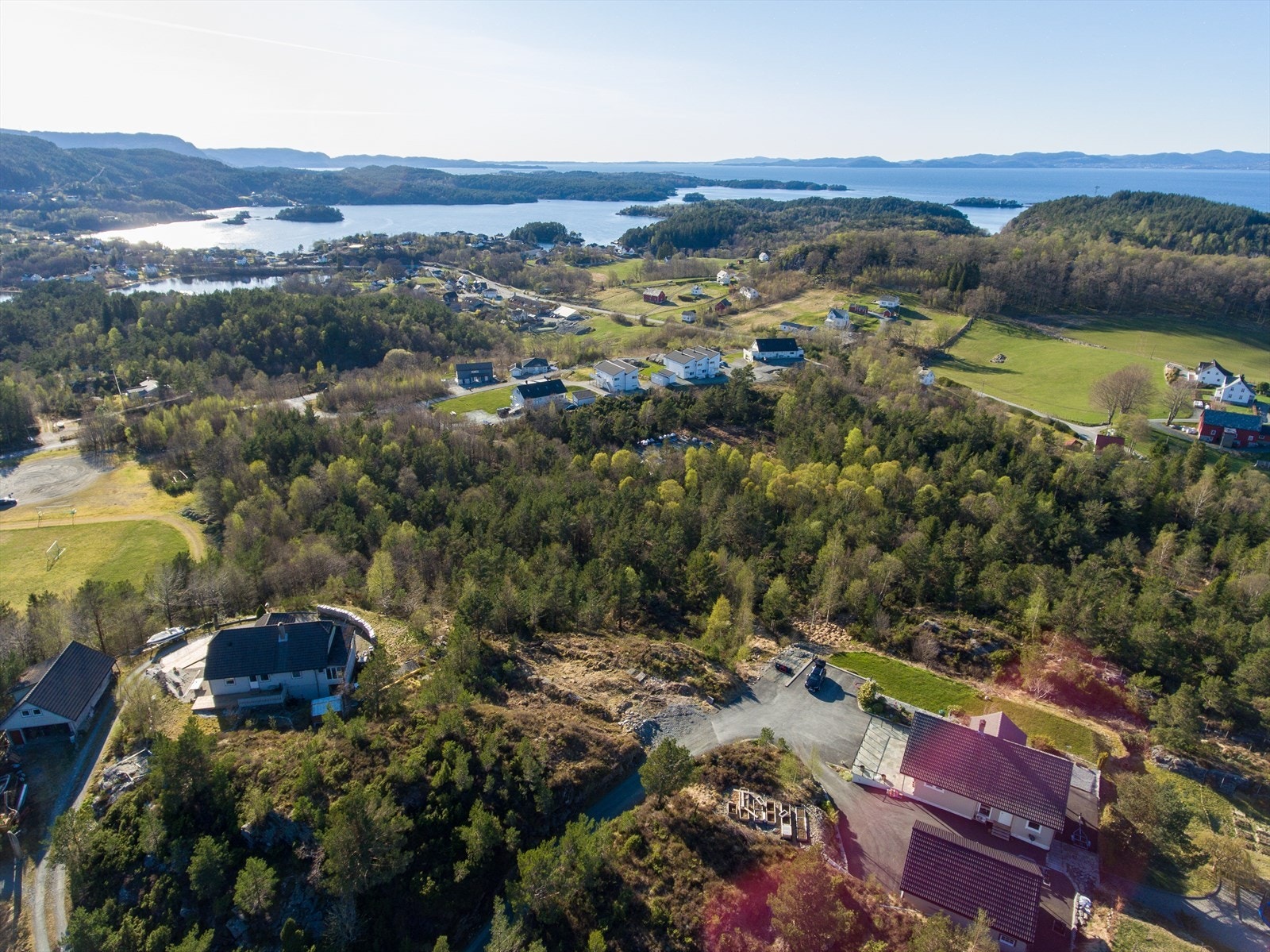 Området i framkant er regulert til bustadbebyggelese (sjå kart). Galleribilde