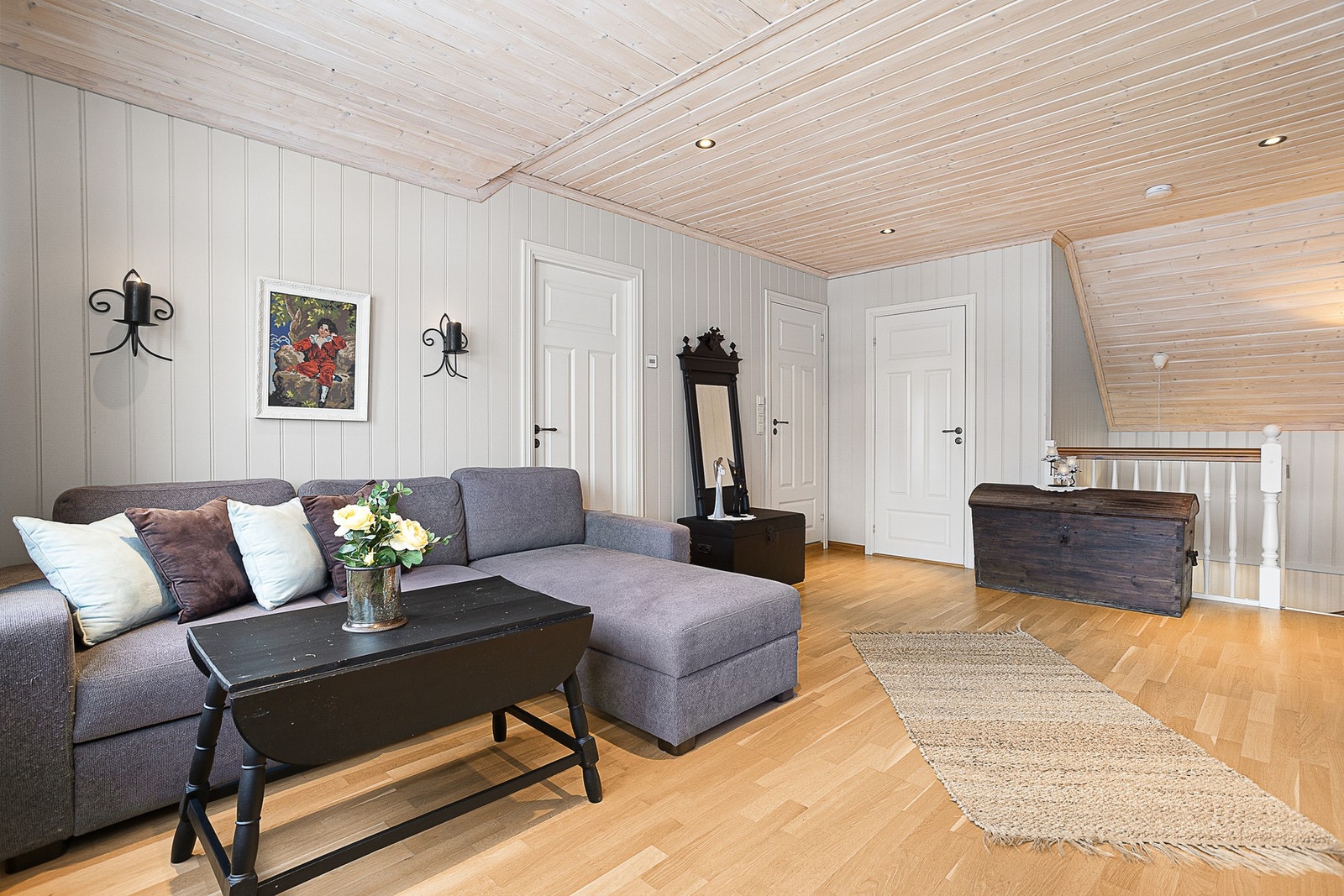 I boligens andre etasje blir man møtt av en hyggelig tv-stue. Galleribilde