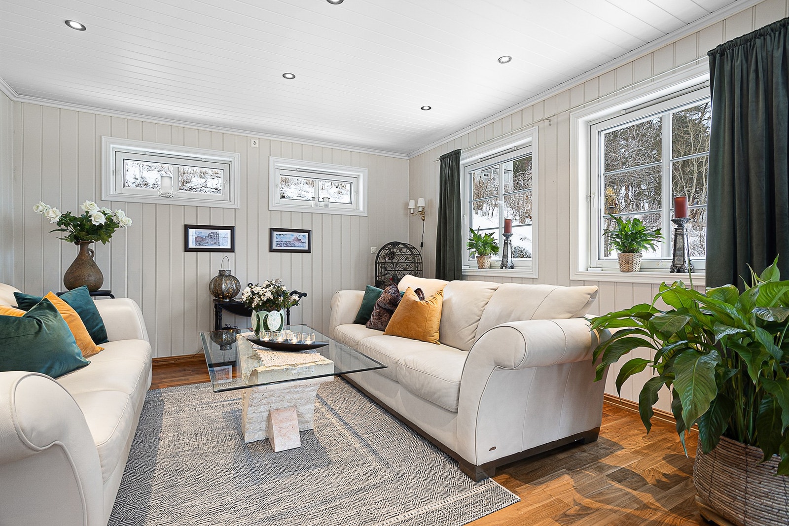 Den innerste delen av stuen kan enkelt gjøres om til et romslig soverom, ved å montere en lettvegg. Galleribilde