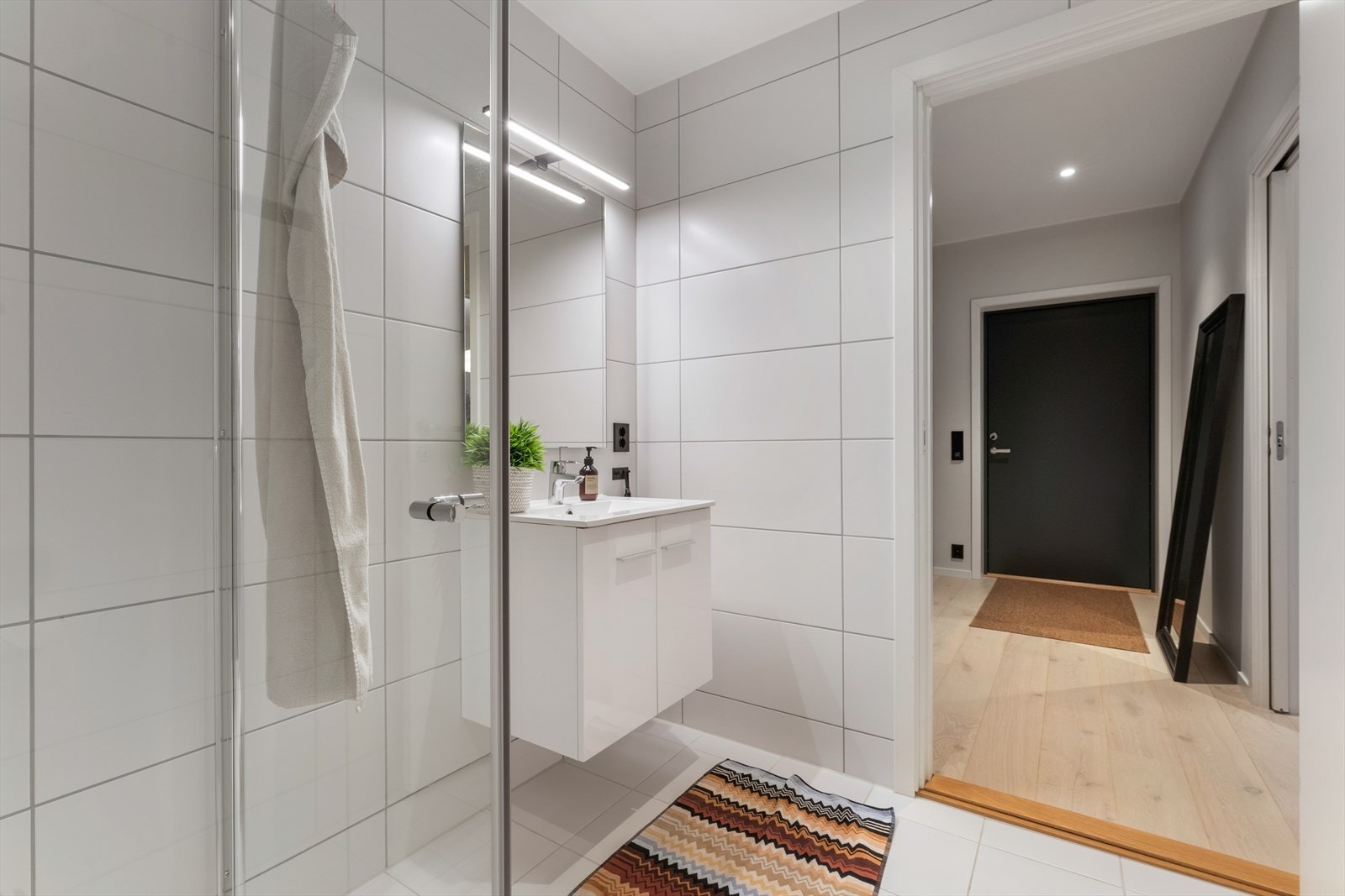 Rett ved entreen ligger baderomemt Galleribilde