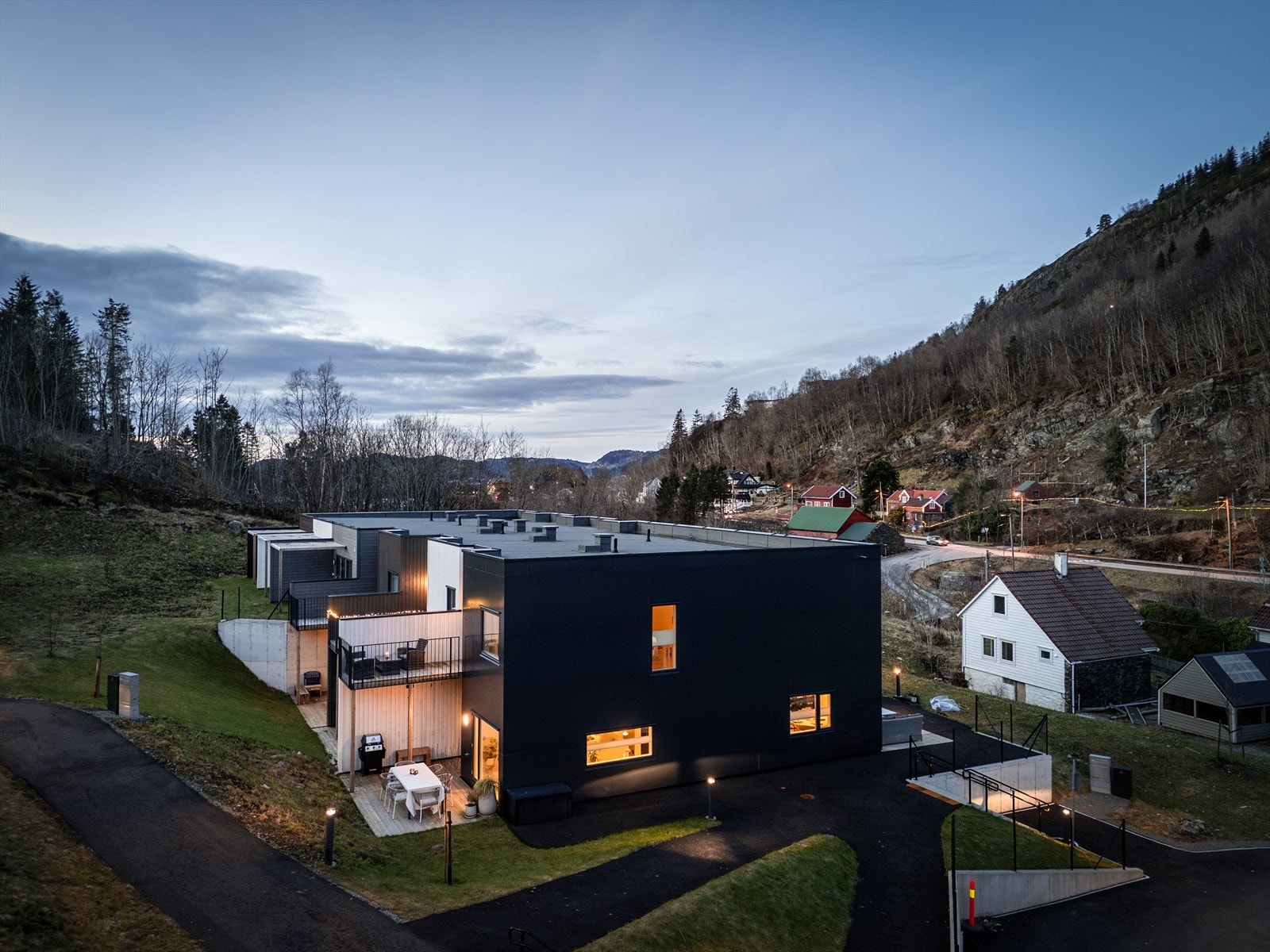 Et flott enderekkehus i et moderne og veletablert nabolag Galleribilde