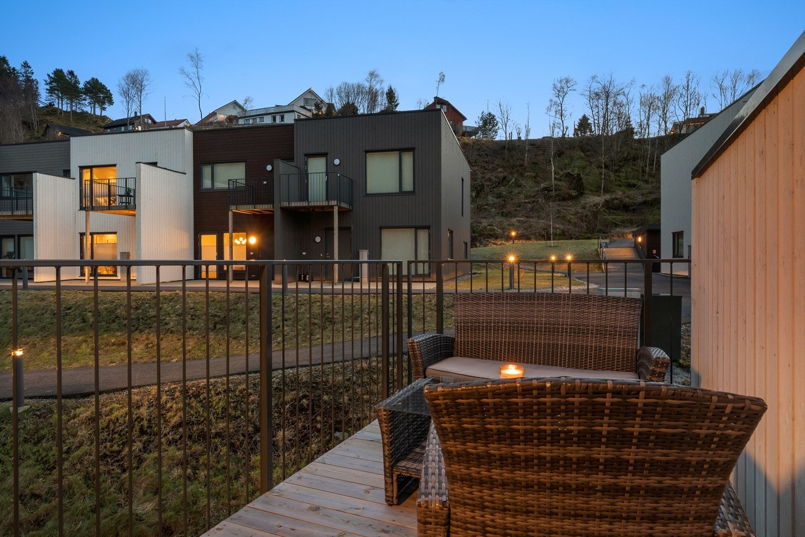 Direkte utgang til en balkong fra spisestuen Galleribilde