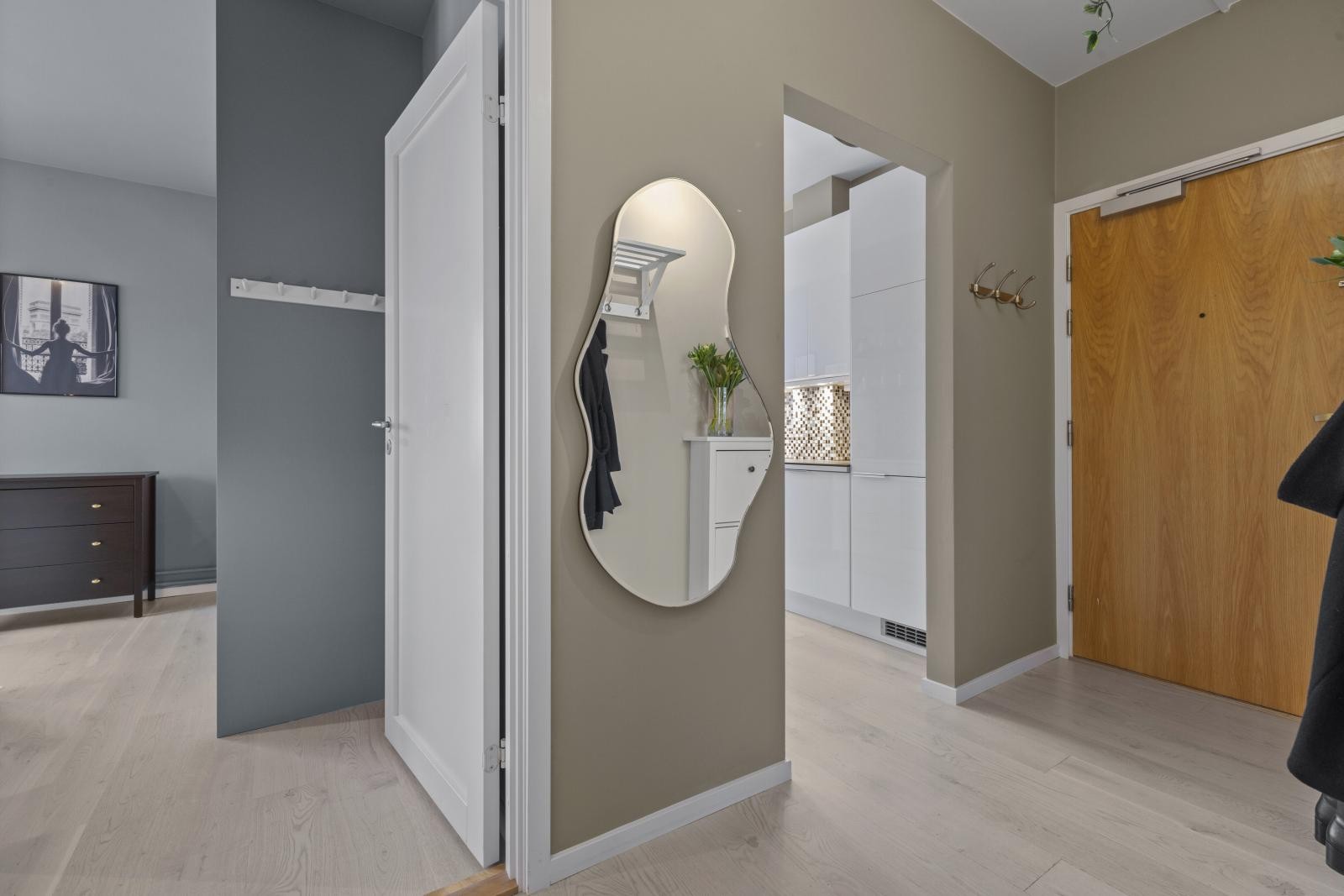 Romslig gang Galleribilde