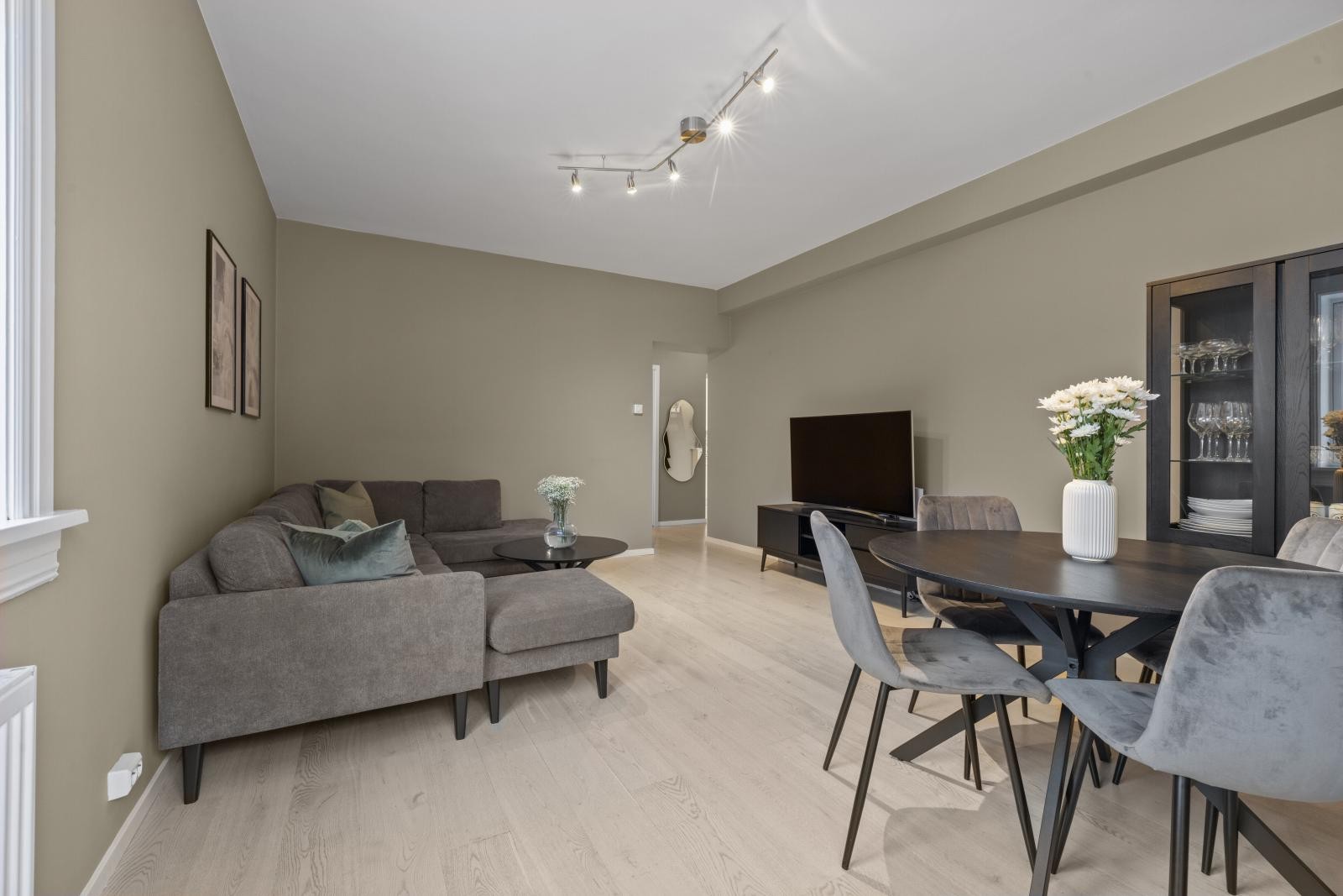 God romfølelse og flere møbleringsalternativ Galleribilde