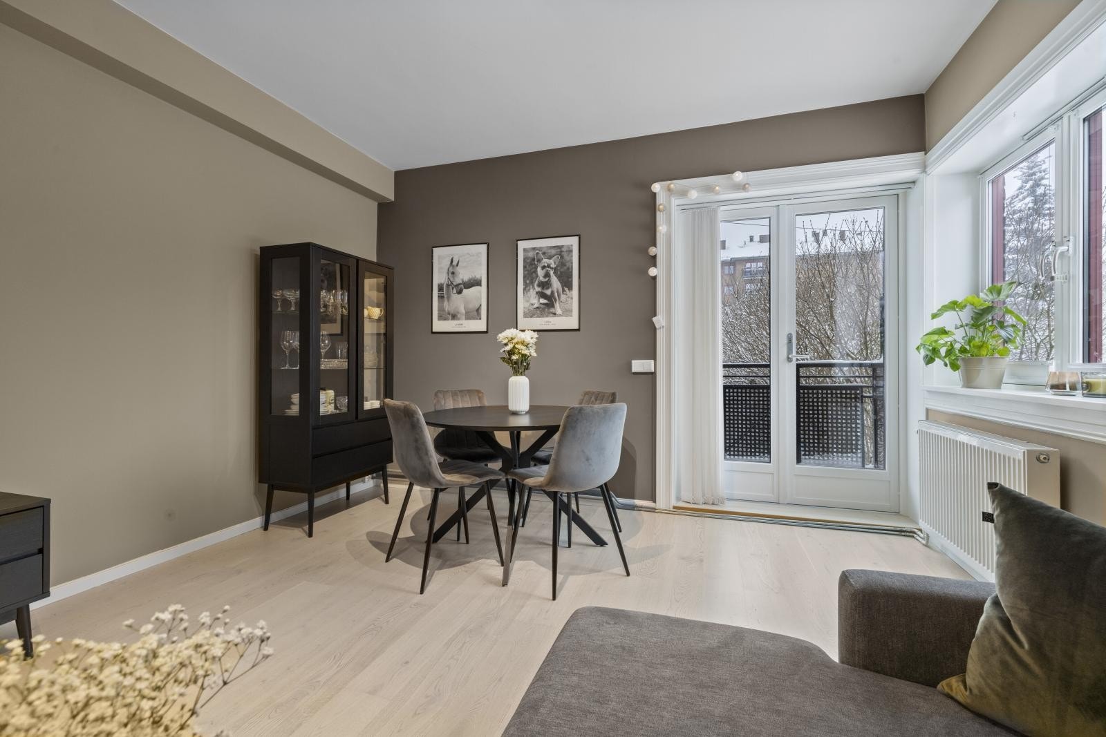 Lys og romslig stue Galleribilde