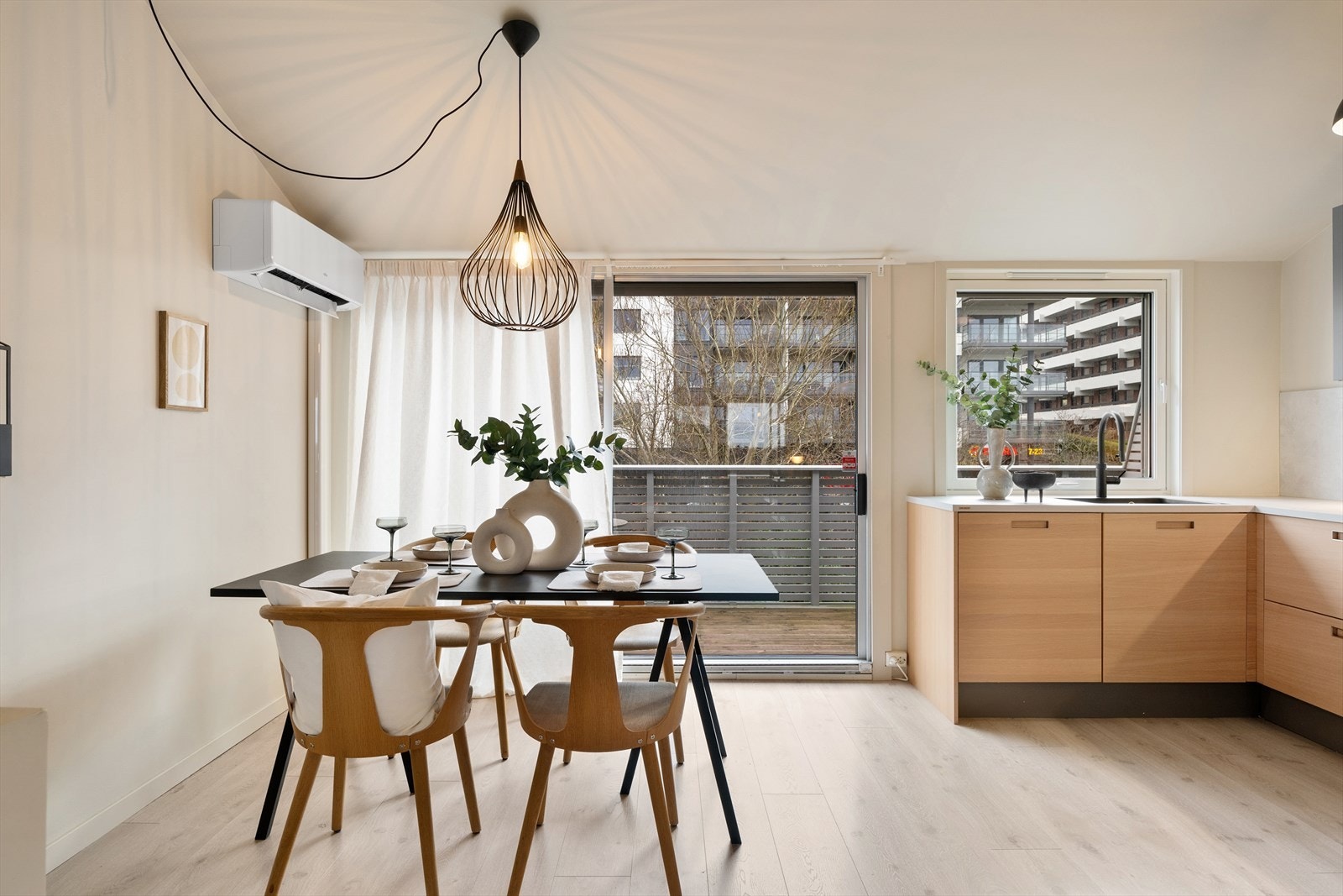 Nyt hyggelige måltider sammen med familie og venner. Galleribilde