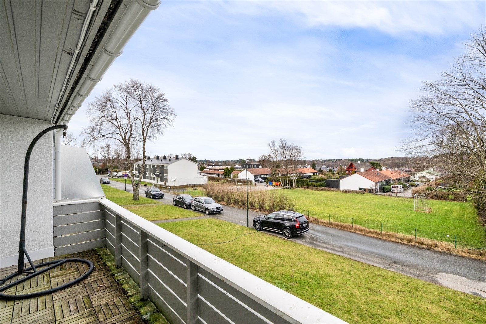 Fra stuen er det utgang til solrik balkong på 6 m². Galleribilde