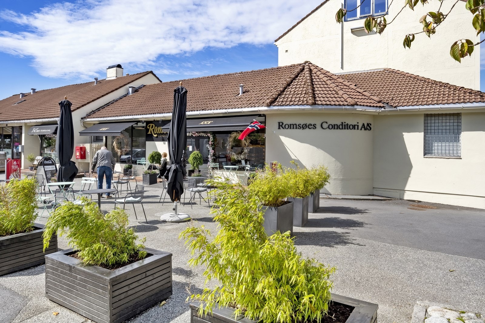 Nyt herlig bakverk på Romsøes Conditori. Galleribilde