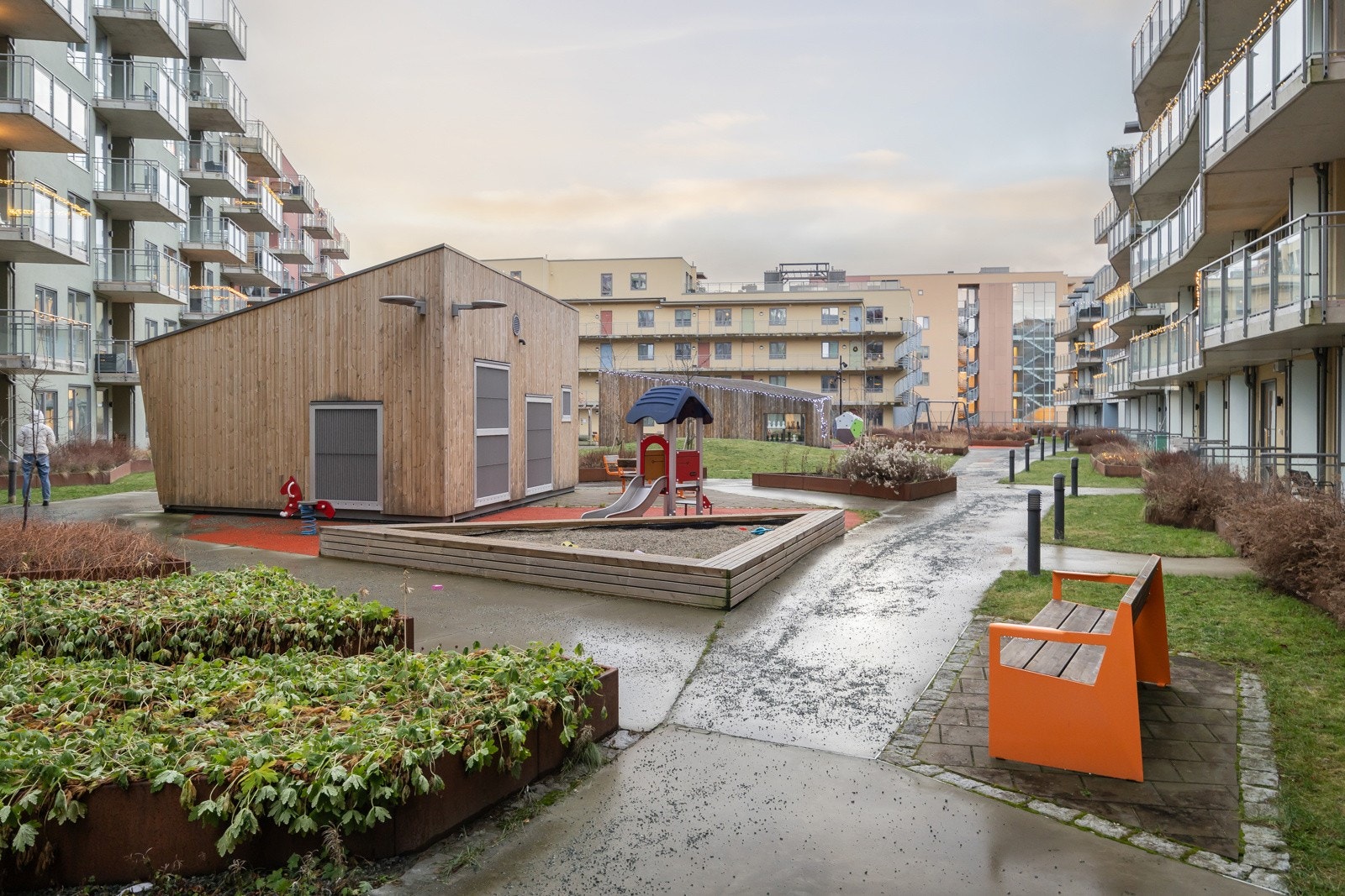 Leiligheten ligger i Lilleby Triangel, men vender bort fra fellesarealene og har en skjermet internplassering. Galleribilde