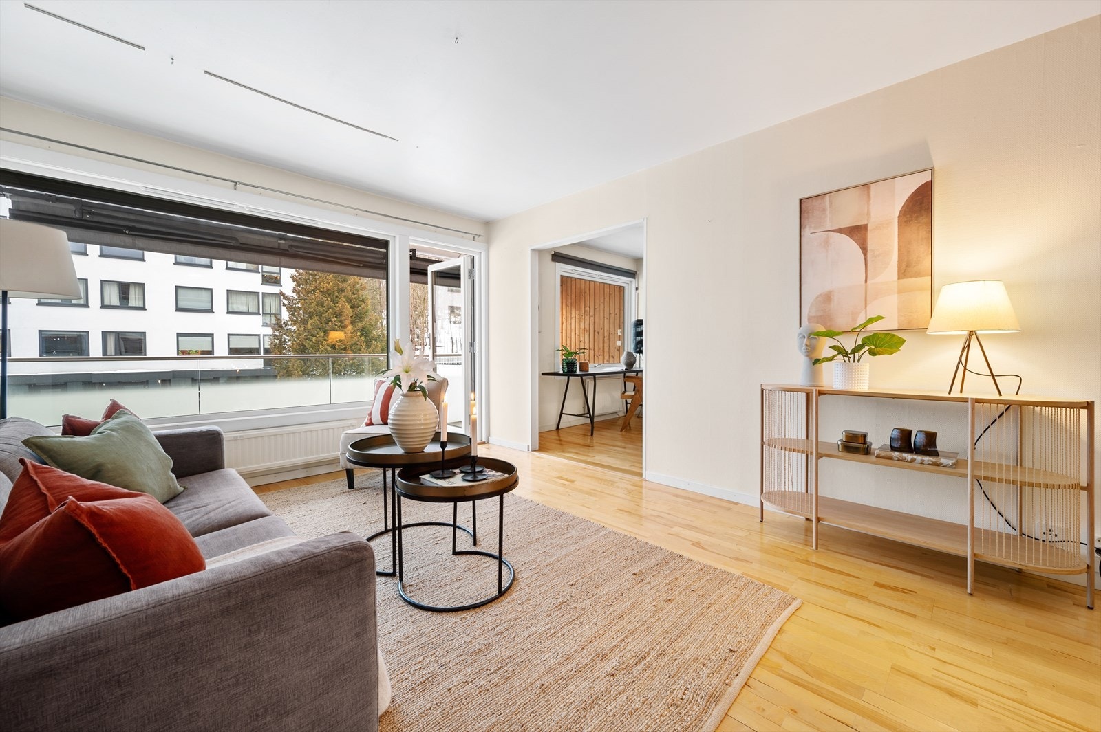 Leiligheten har vinduer og balkongdør med 3-lags isolerglass fra 2019. Galleribilde