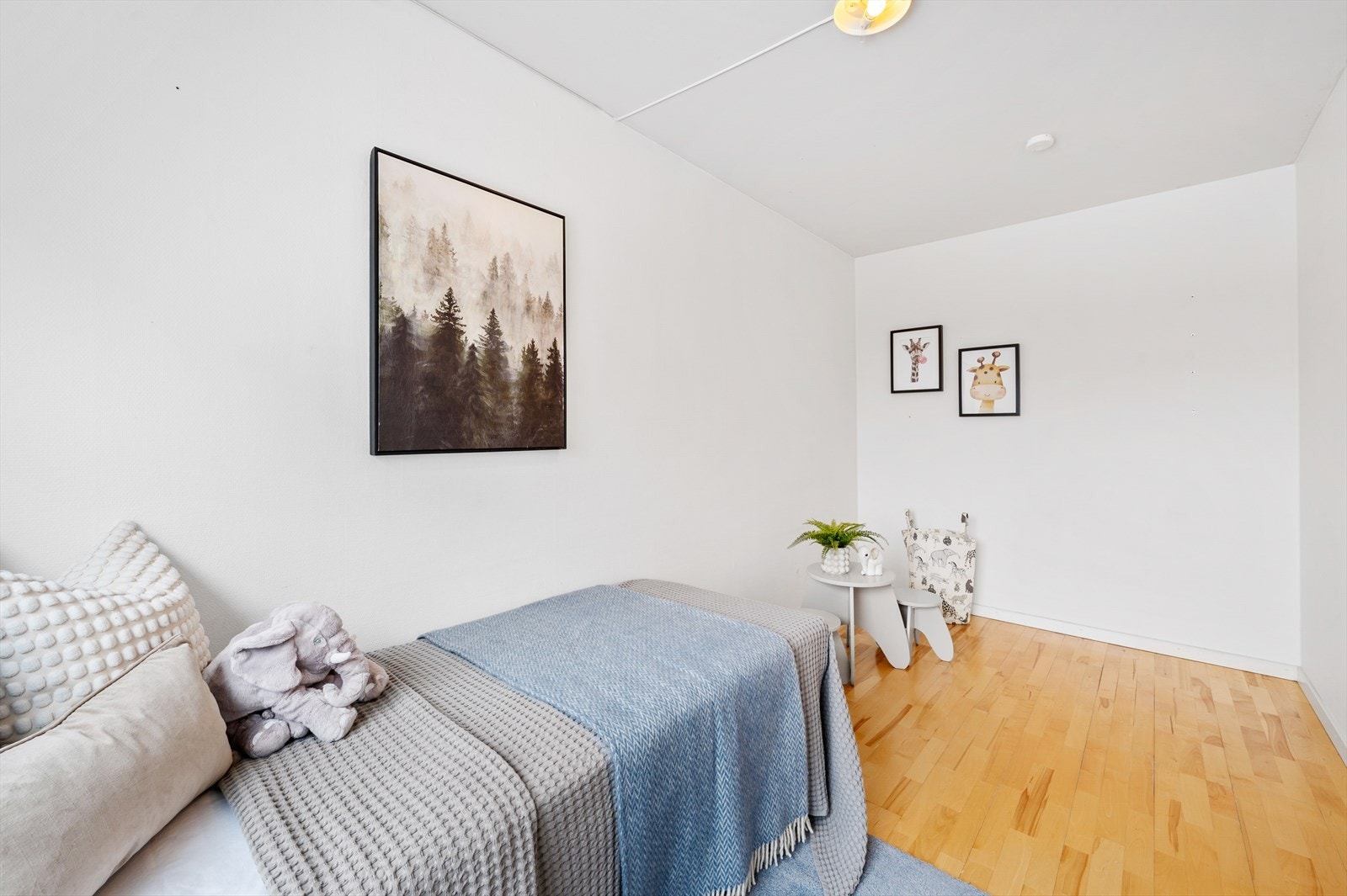 Rommet passer perfekt som barnerom, gjesterom eller hjemmekontor. Galleribilde