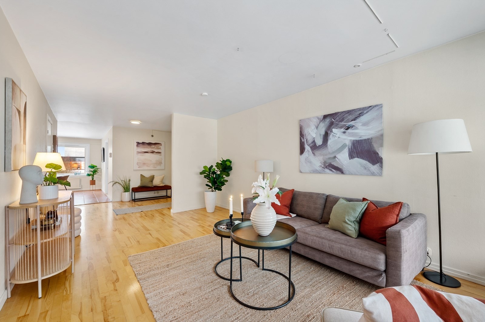 Til leiligheten medfølger også to boder. Galleribilde