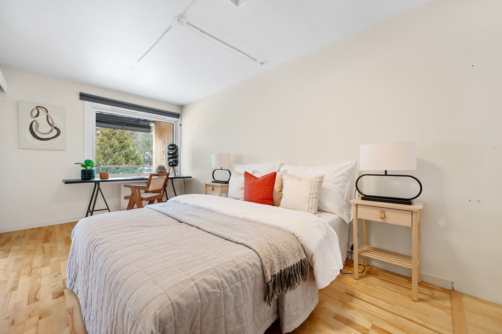 Store vindusflater, gode lysforhold og flere møbleringsmuligheter. Galleribilde