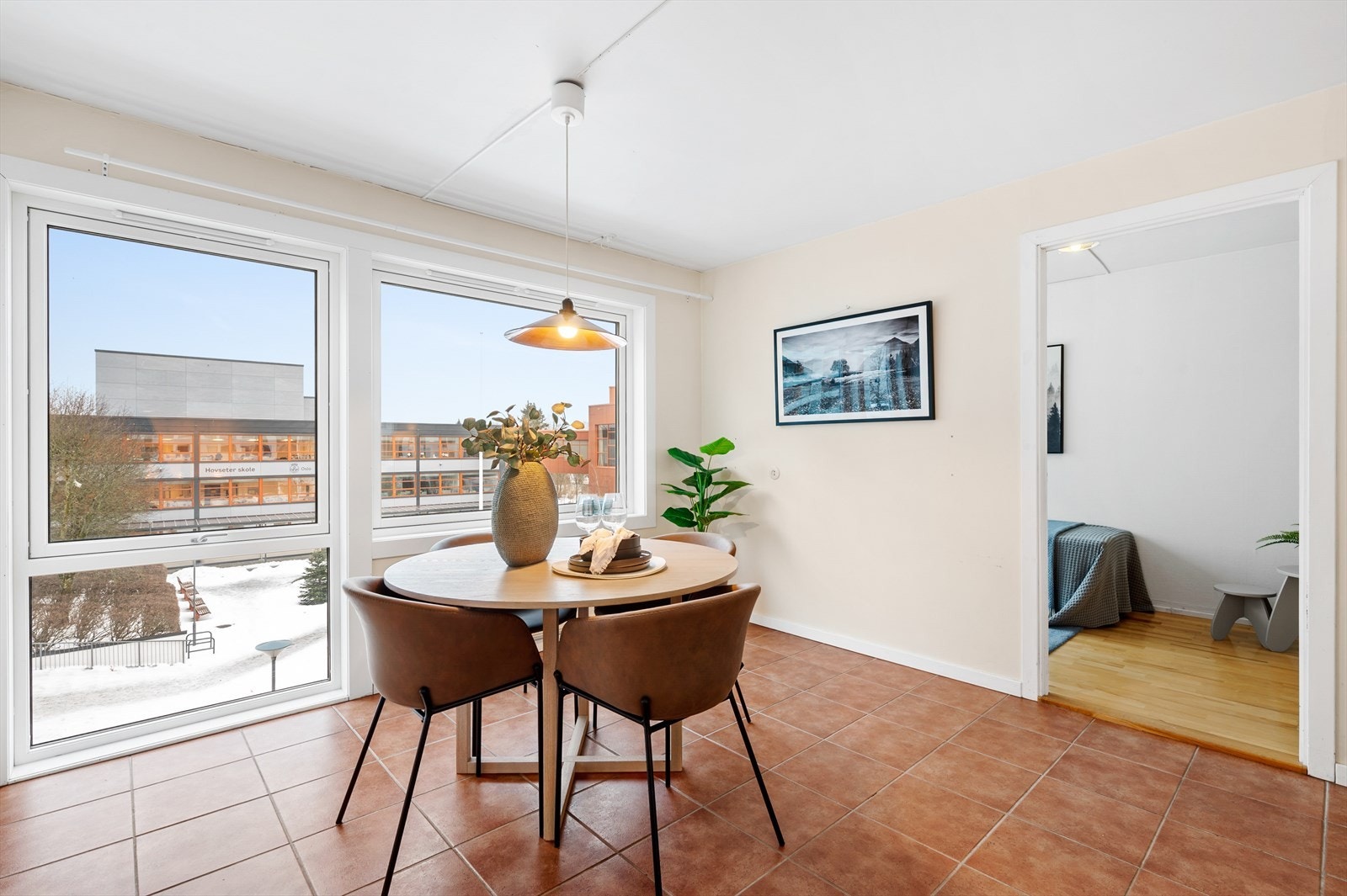 Hyggelig samlingspunkt for måltider og sosiale sammenkomster. Galleribilde