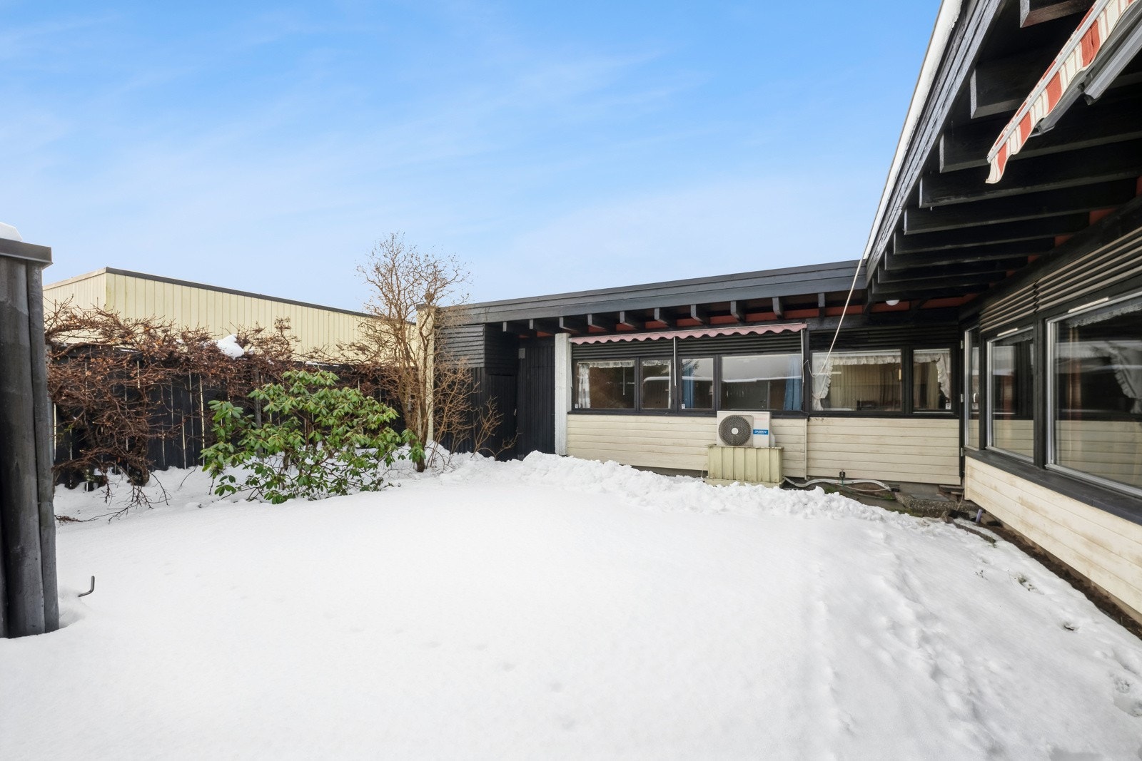 OBOS Eiendomsmeglere ved Guro S. Røysi har gleden av å presentere Ammerudgrenda 63. Et atriumhus på Ammerud - en av Oslos best bevarte hemmeligheter Galleribilde