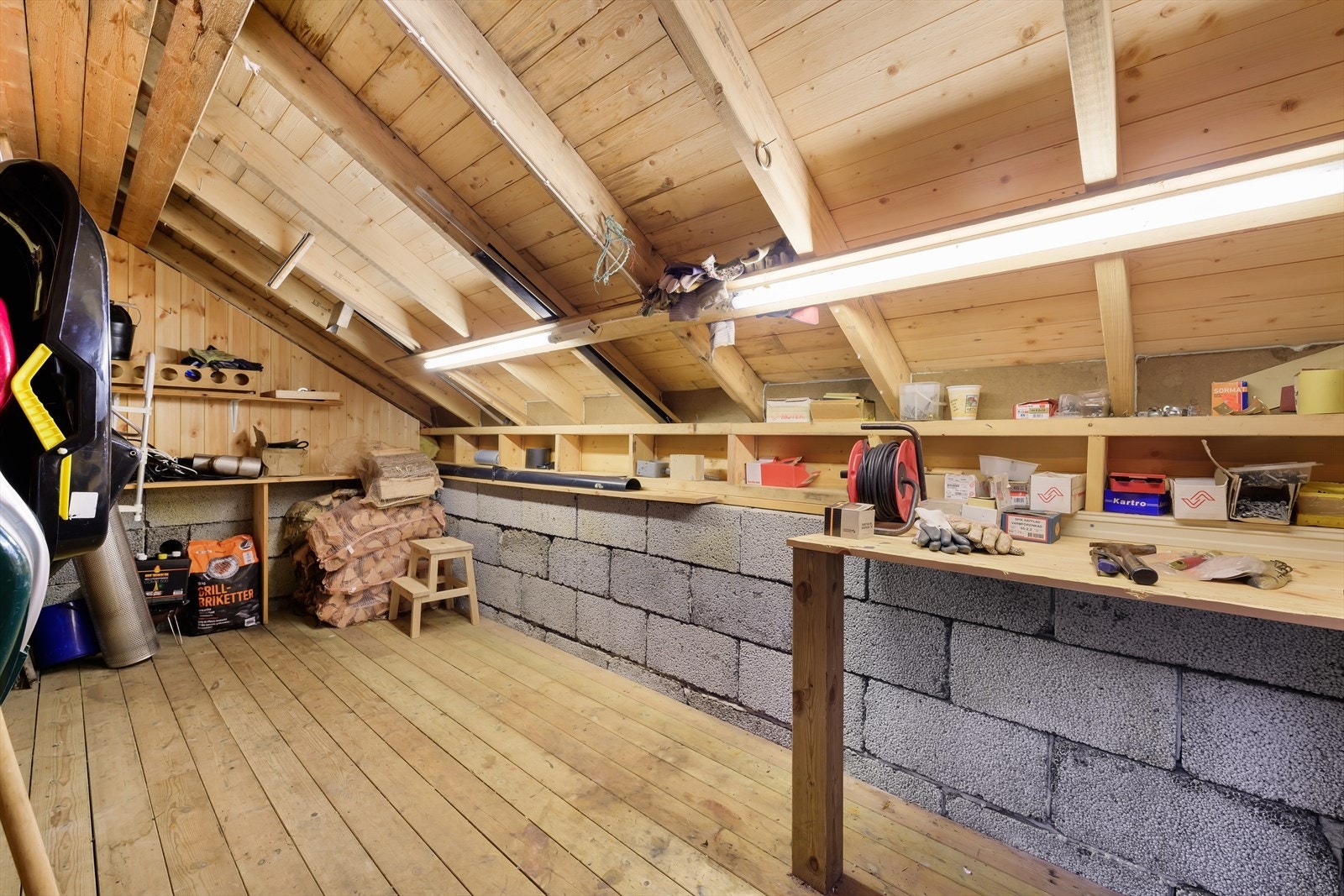 Stor redskapsbod Galleribilde
