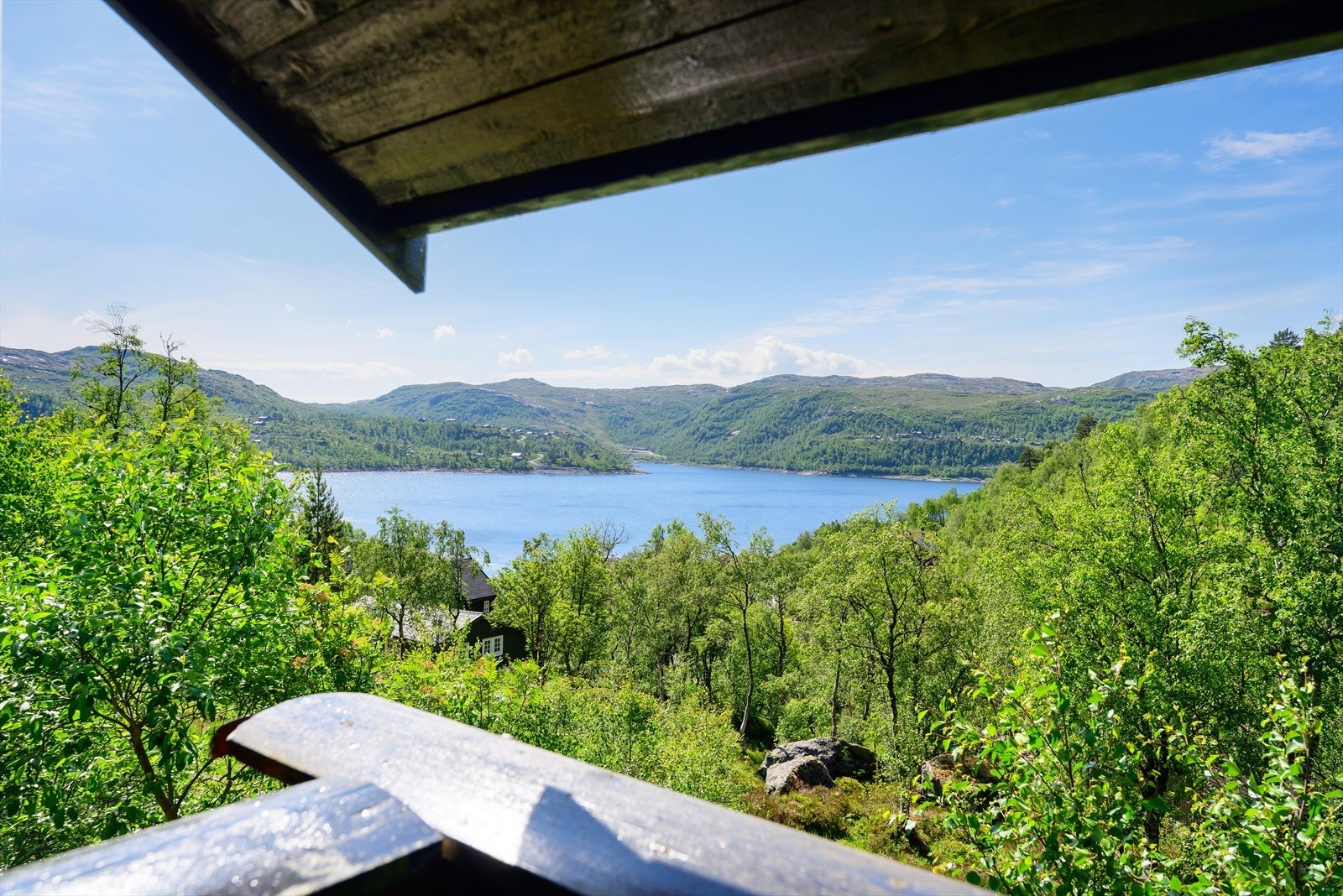 Flott utsikt utover Stordalsvatnet Galleribilde