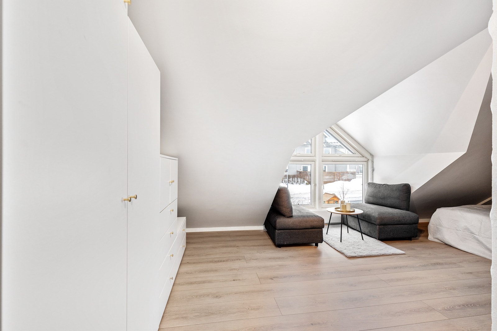 Her kan man enten ha et soverom, TV-stue eller lekerom, med god plass til å innrede slik man ønsker. Galleribilde