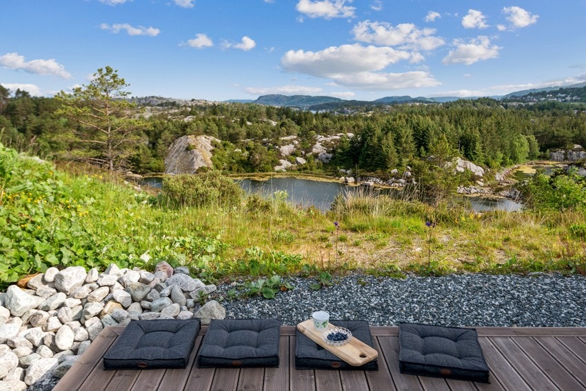 Herleg utsikt frå terrasseplattingen.jpg Galleribilde