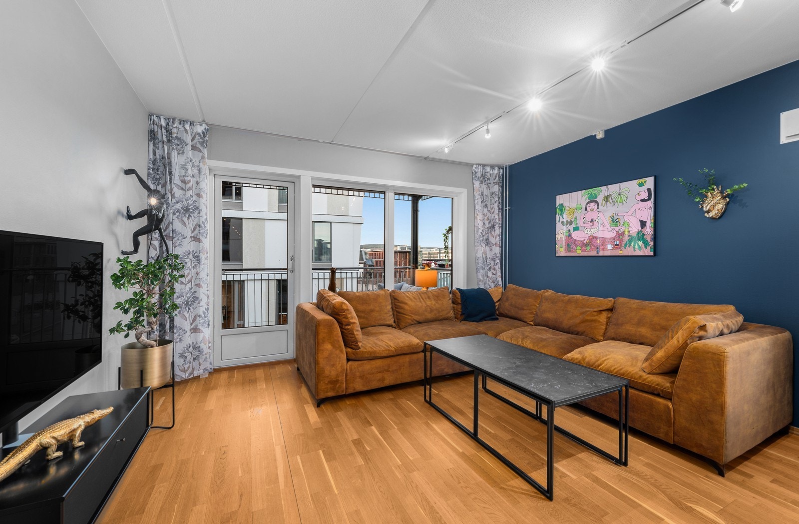 I tillegg er det utgang til en herlig sørvestvendt balkong på 10 m². Galleribilde