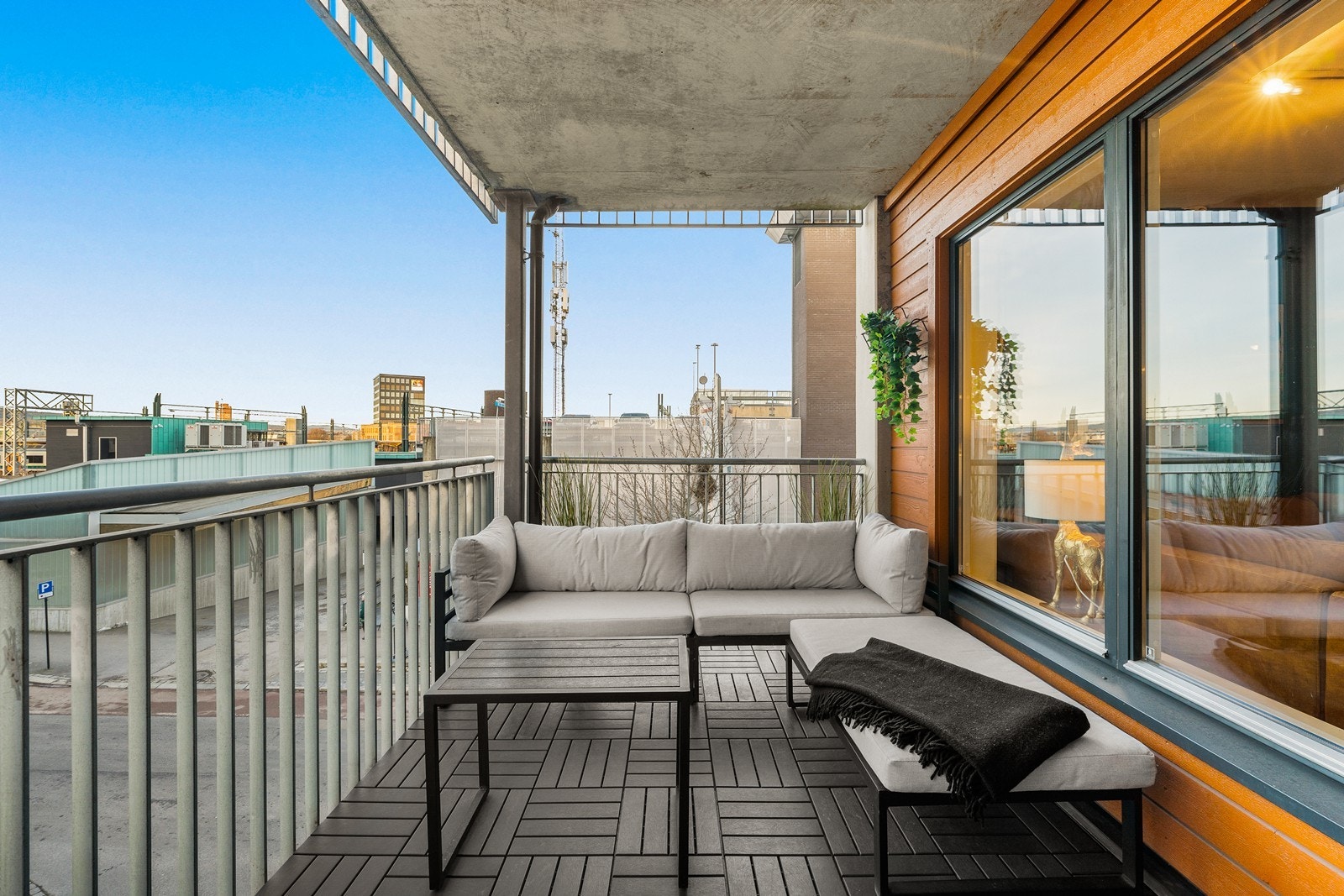 Dette er en lys, luftig og arealeffektiv 3-roms med svært sentral beliggenhet! Galleribilde