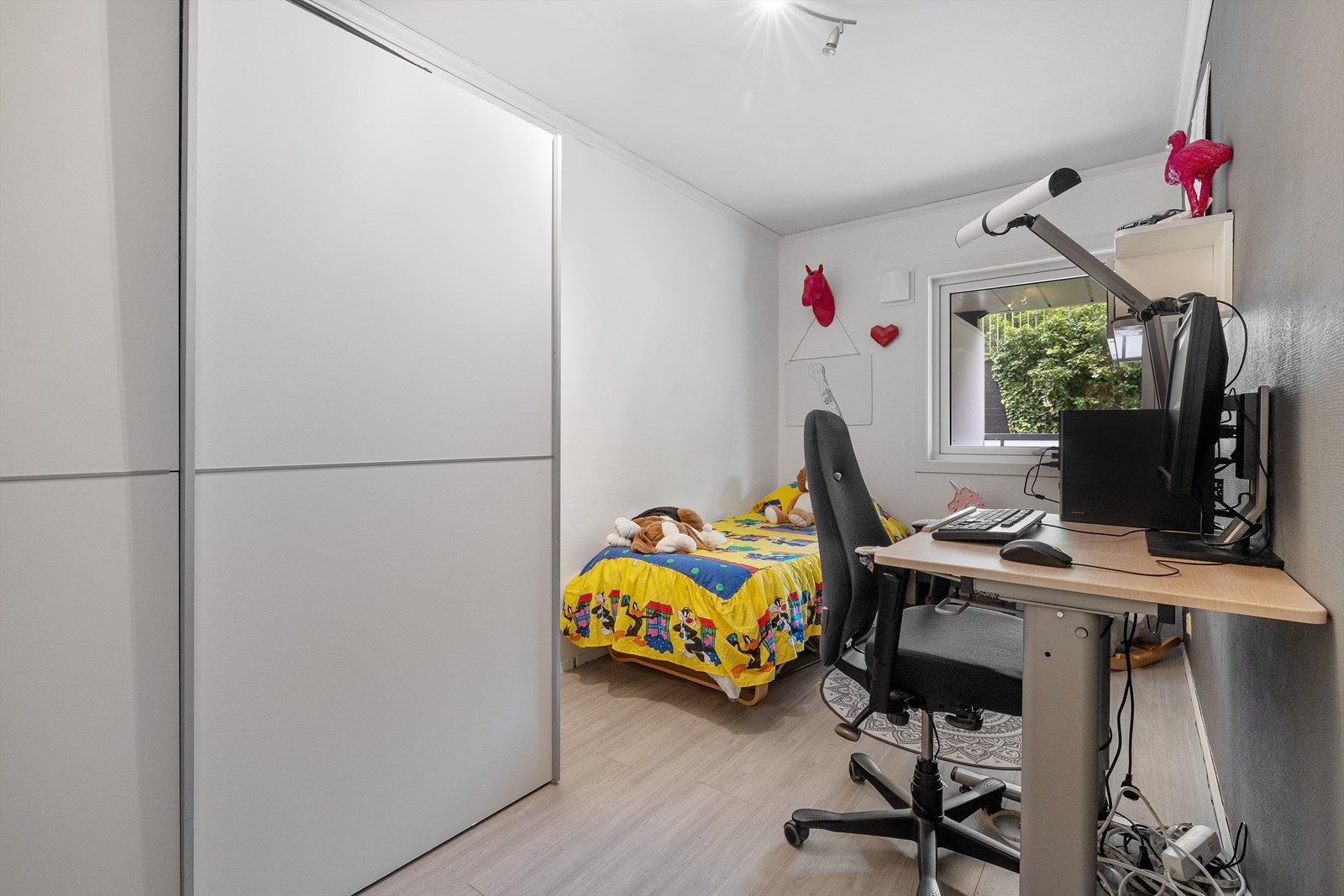 Det minste soverommet passer ypperlig som barnerom eller hjemmekontor ved behov. Galleribilde