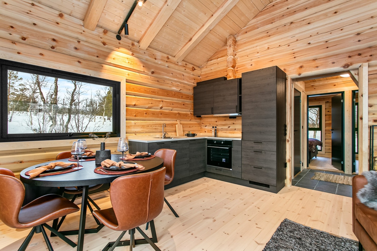 Kjøkken - Bildet er av den første hytten som nå er solgt. Galleribilde