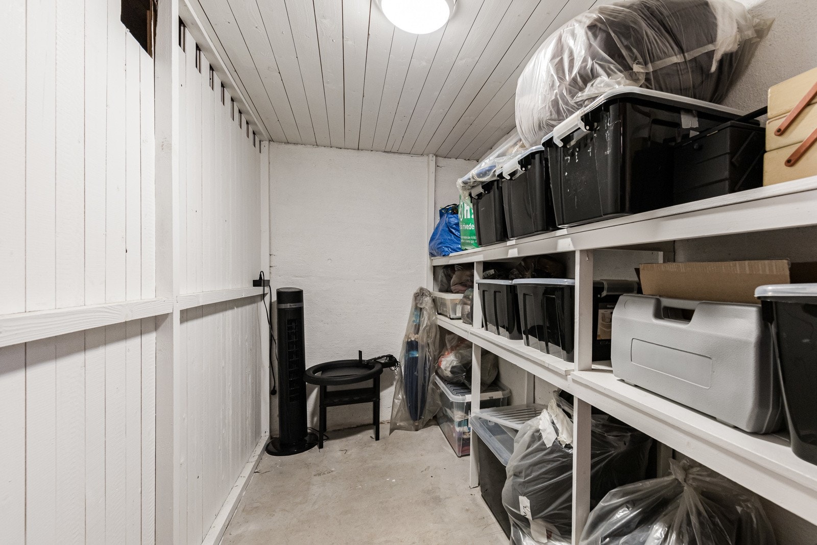 Leiligheten har tilhørende to bodrom i felles kjellerrom. Galleribilde