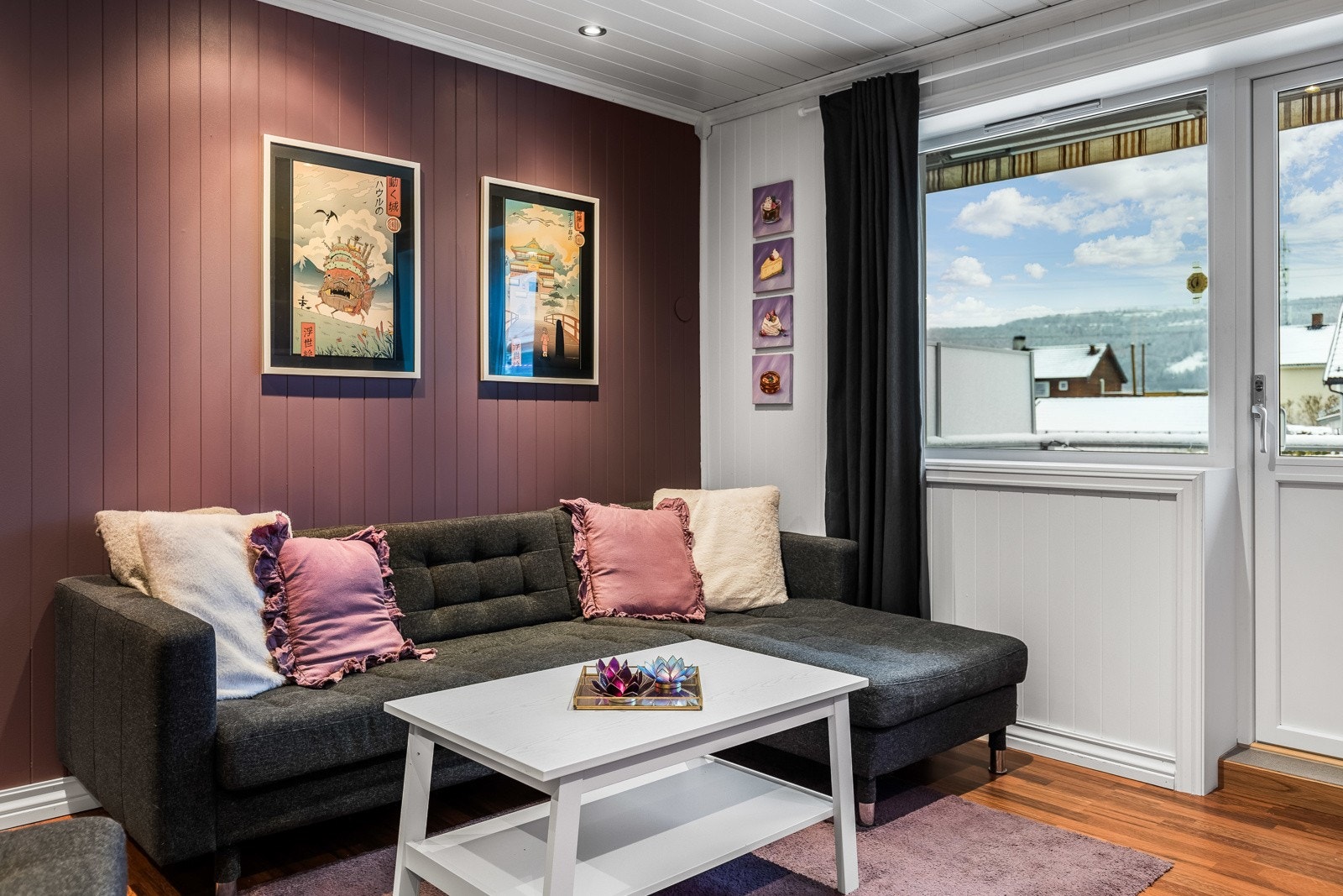 Leiligheten har egen balkong med utgang fra stuen. Galleribilde