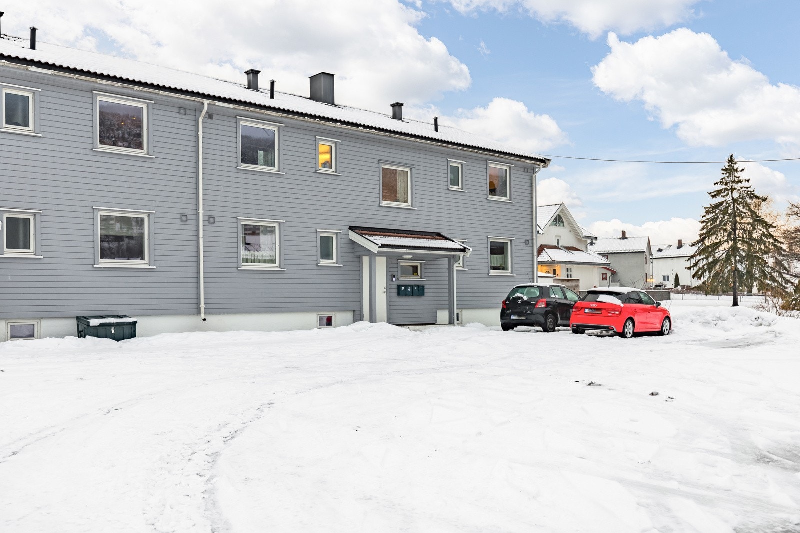 Inngangsparti. Galleribilde