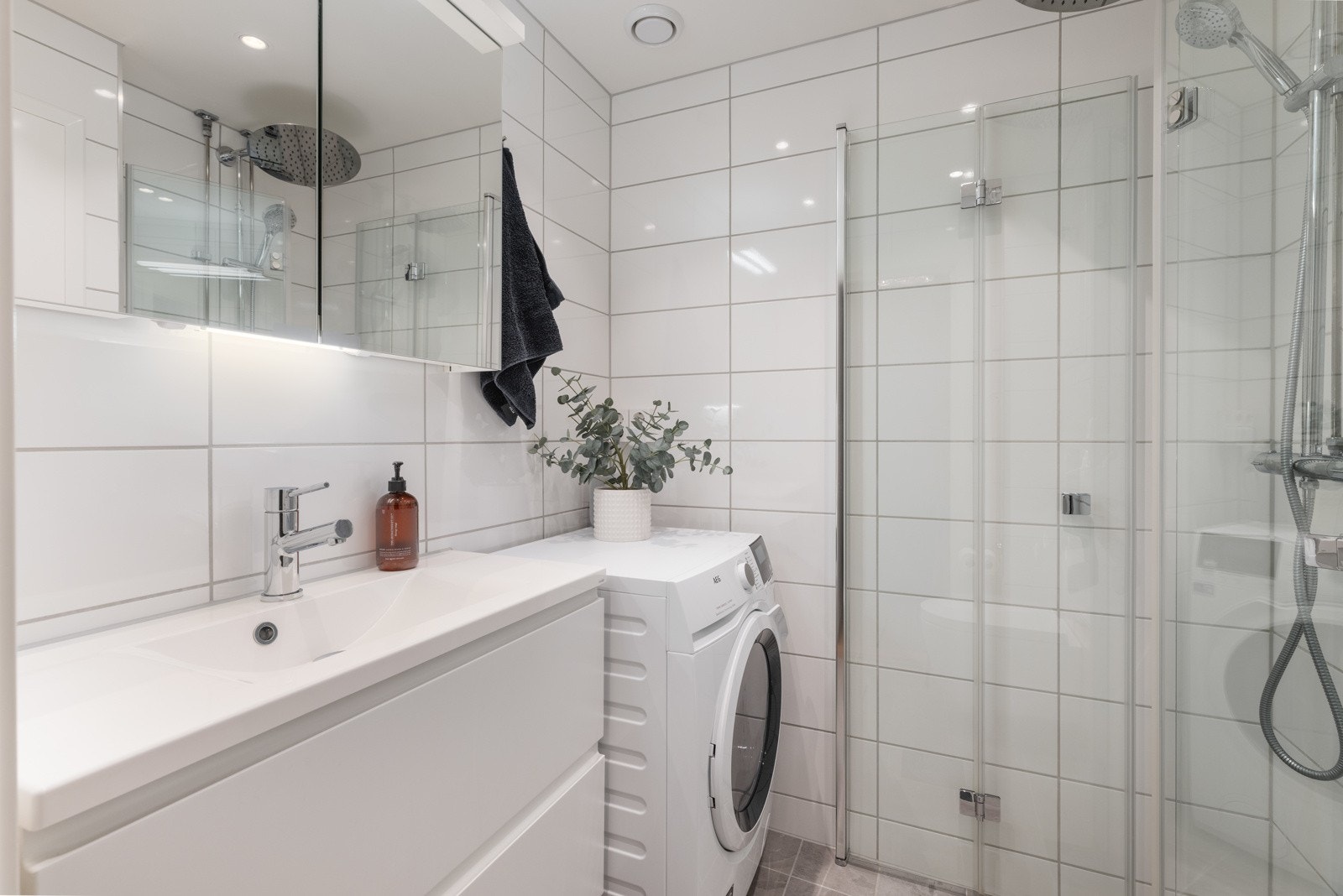 Det foreligger dokumentasjon for oppussing av badet. Galleribilde