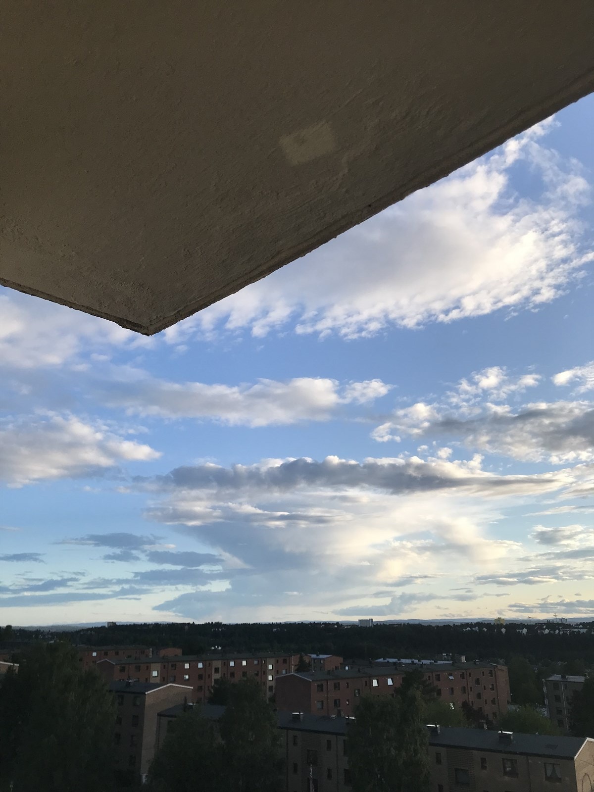 Flott utsikt fra en hyggelig vestvendt balkong. Galleribilde