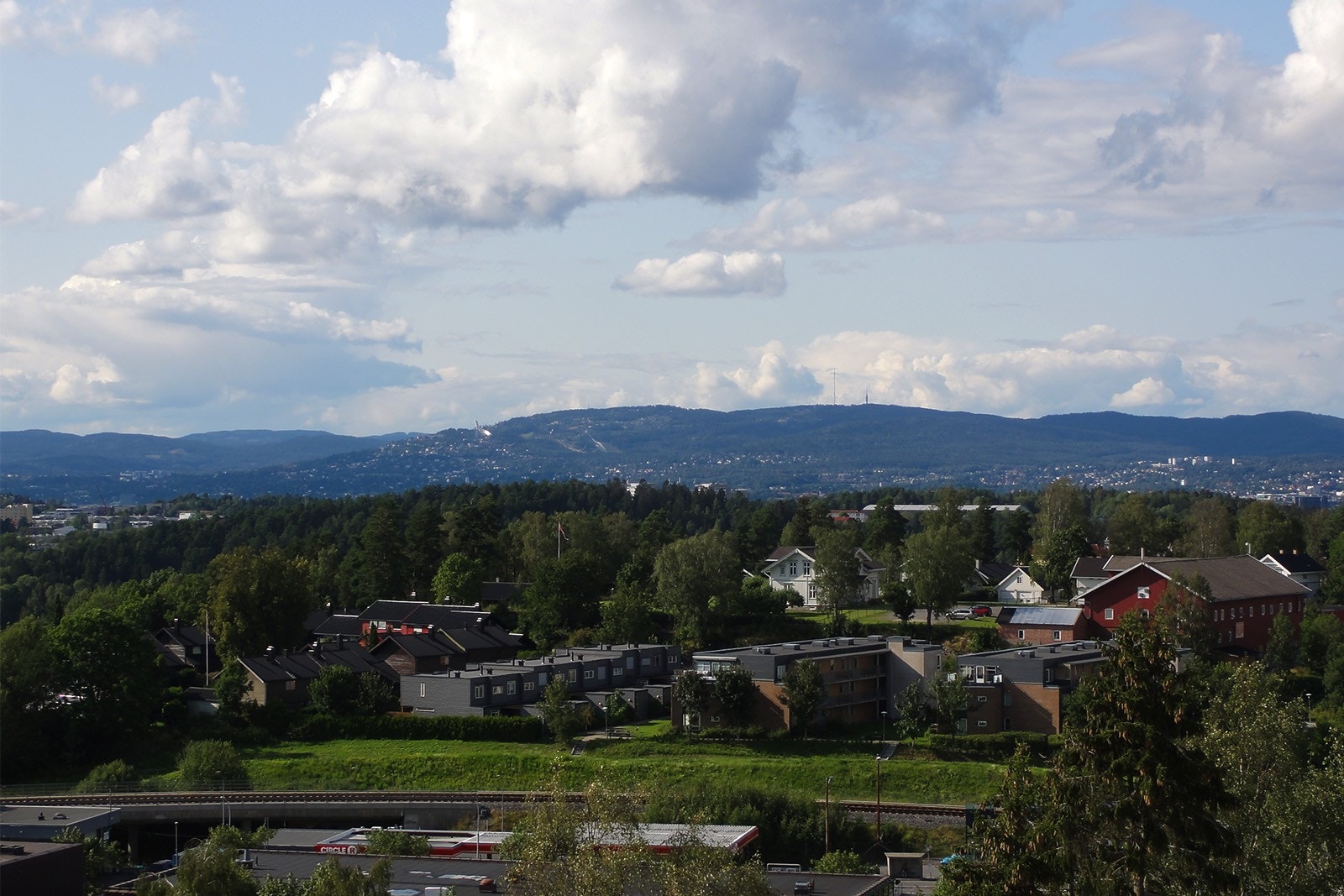 Flott utsikt fra en hyggelig vestvendt balkong. Galleribilde