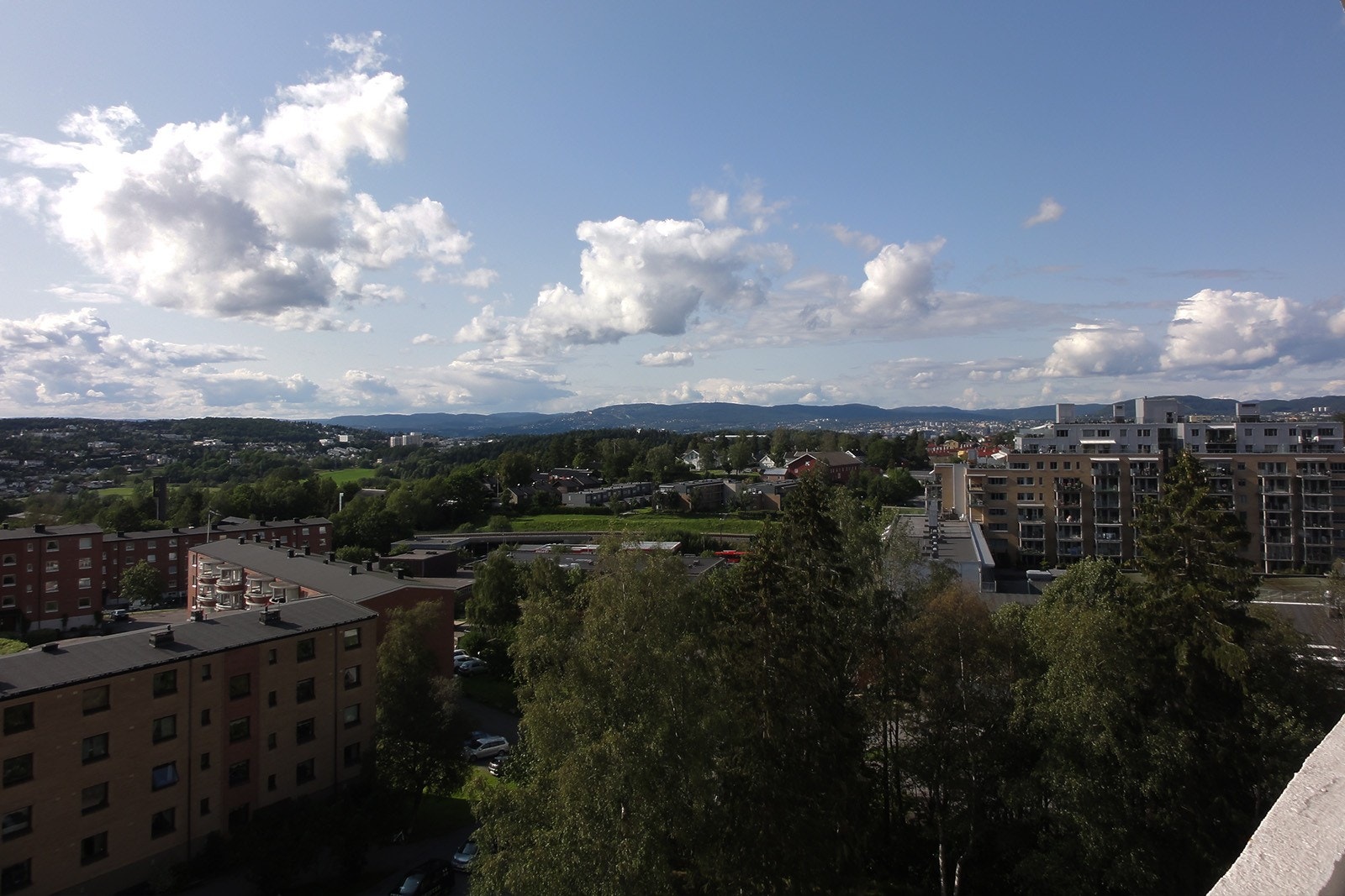 Flott utsikt fra en hyggelig vestvendt balkong. Galleribilde