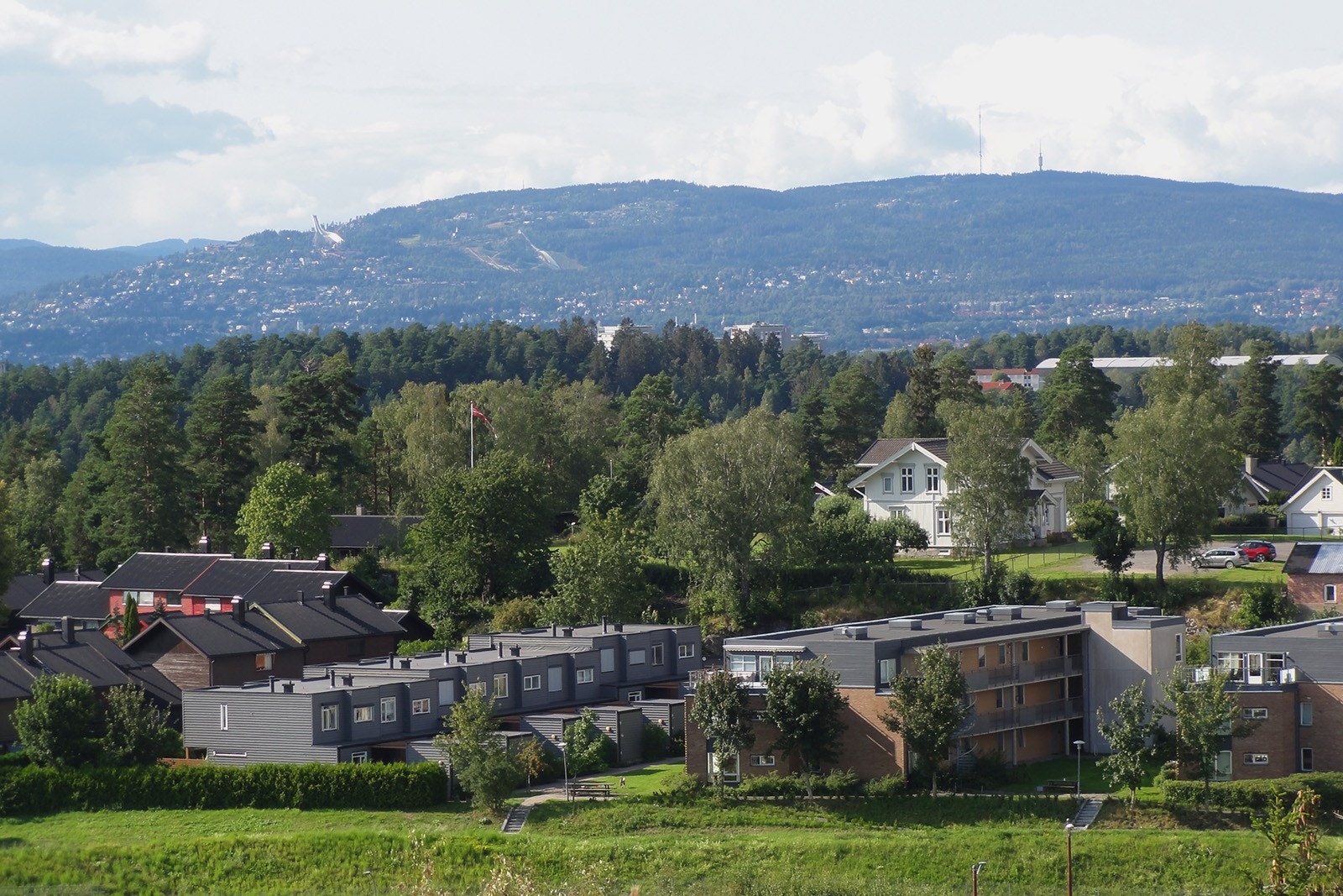 Flott utsikt fra en hyggelig vestvendt balkong. Galleribilde