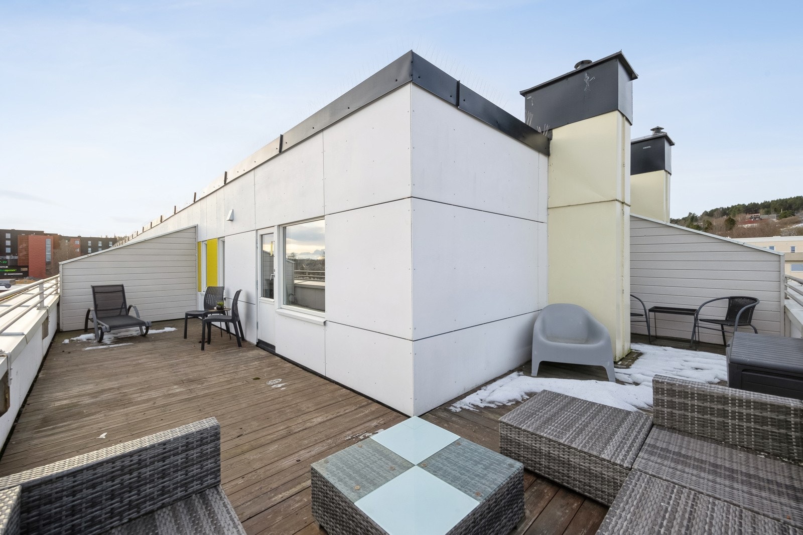Takterrassen måler hele 30 kvm, her er det masse rom for utemøblement. Galleribilde