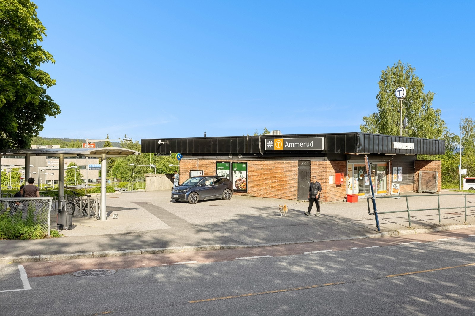 Det er Rema, Kiwi, Meny på Grorud senter og kiosk mm i området. Galleribilde