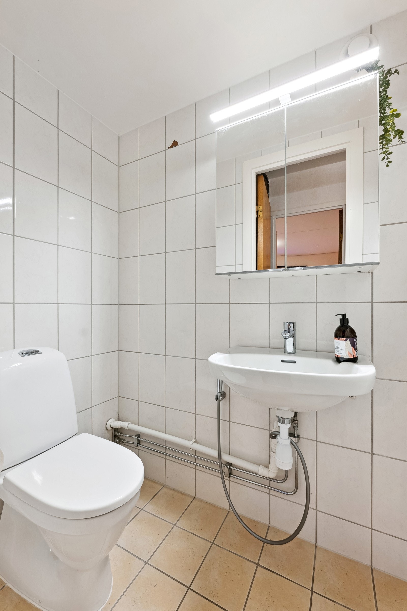 Adskilt toalett, praktisk for familier. Galleribilde