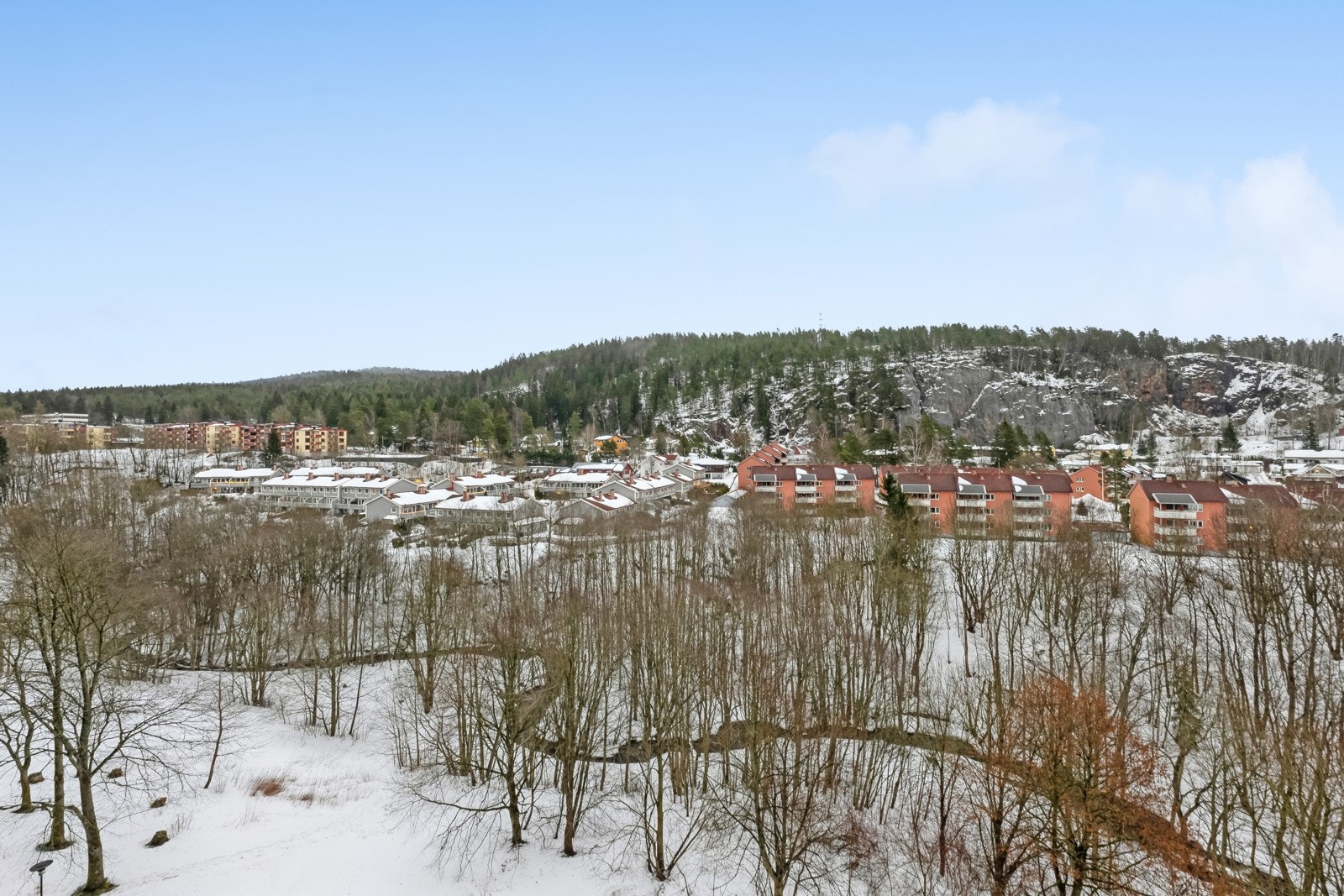 Utsikt fra alle tre soverommene over mot Grorud og Røverkollen. Galleribilde
