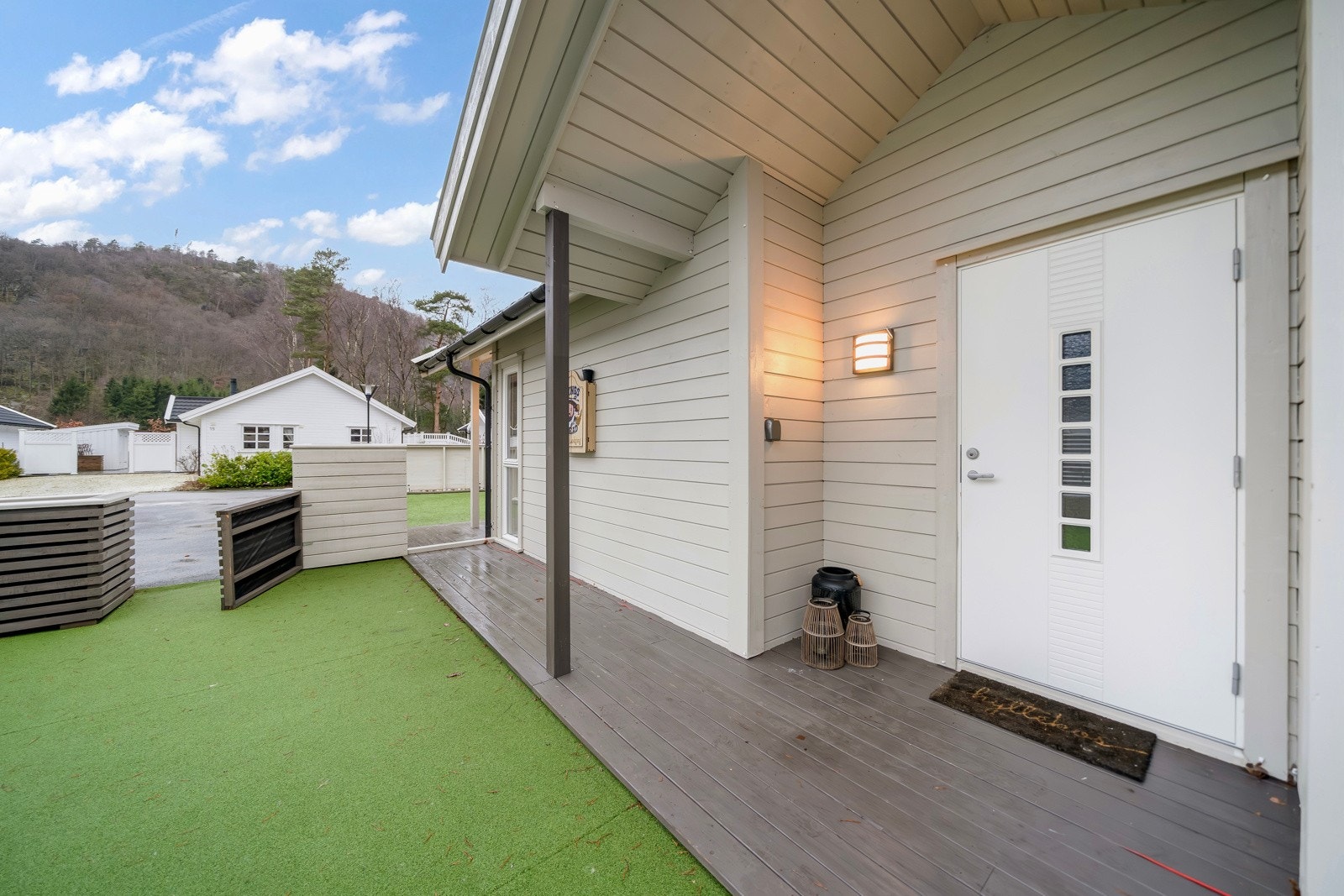 Pent opparbeidet uteområde i to soner. Galleribilde