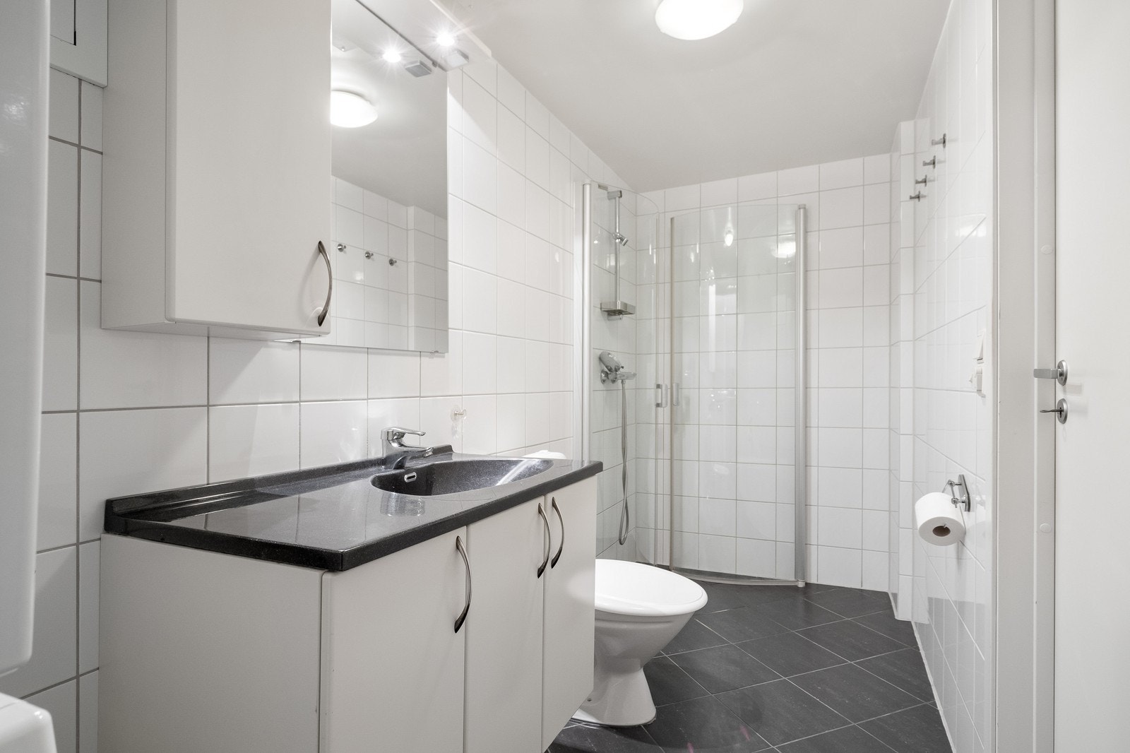 Helfliset bad med varmekabler. Galleribilde