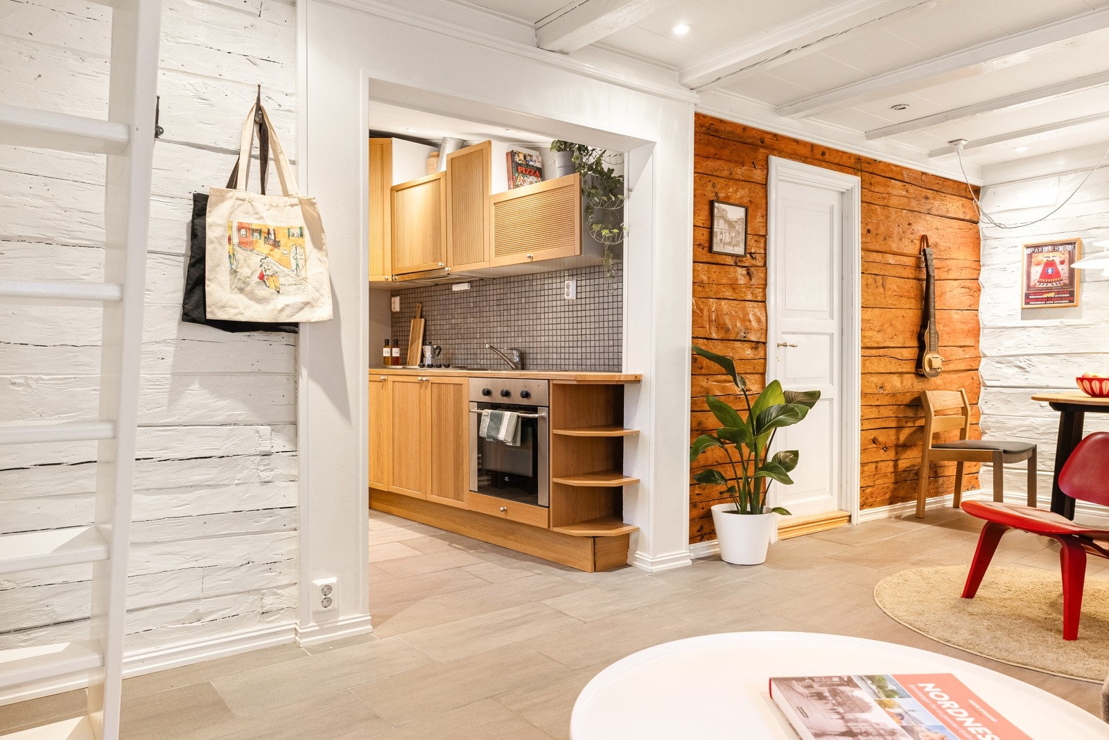Den åpne kjøkkenløsningen gjør dette til et sosialt rom! Galleribilde