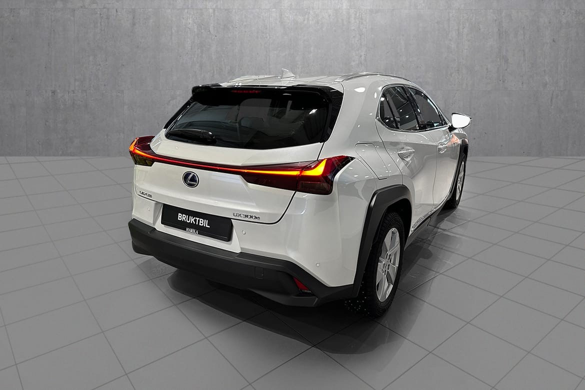 Lexus UX 300e Luxury 3