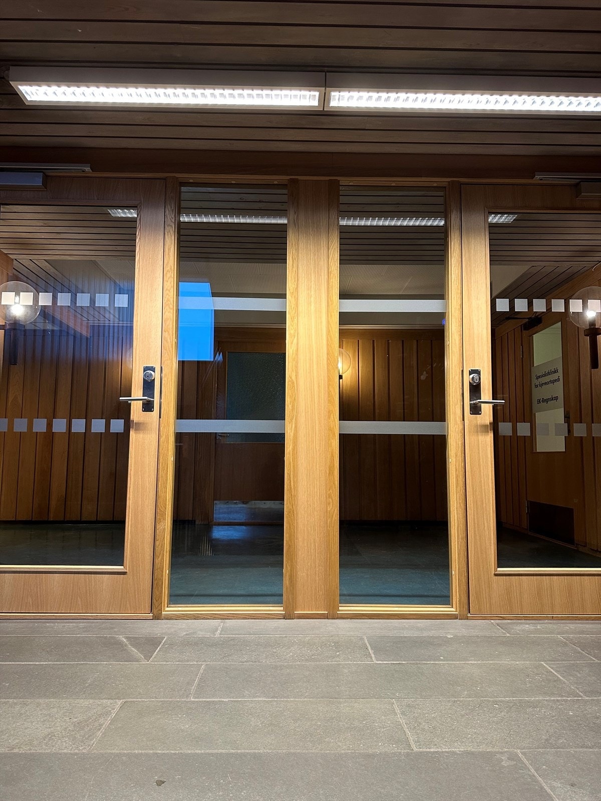 Inngang fra trappeoppgang til kontorareal 2. etg Galleribilde