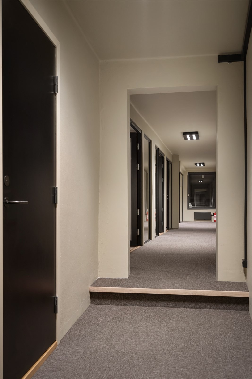 Bakre gang, bad til venstre Galleribilde