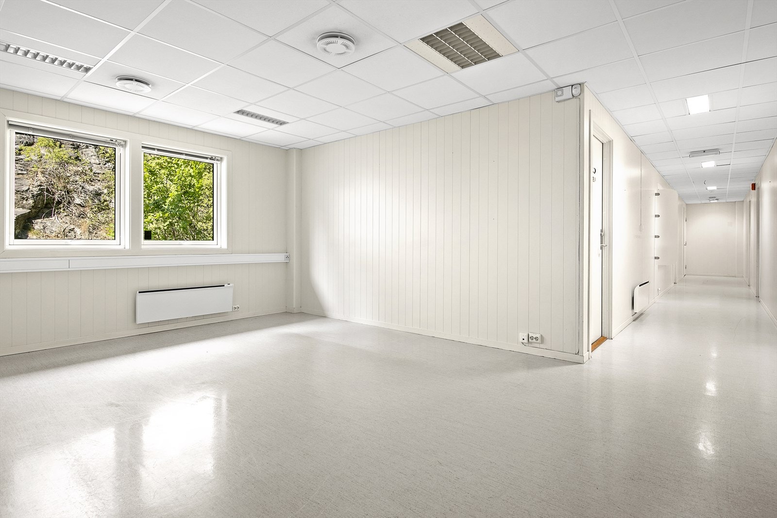 Lokalene står nå tomme, men har frem til i våres vært benyttet til legekontor. Galleribilde