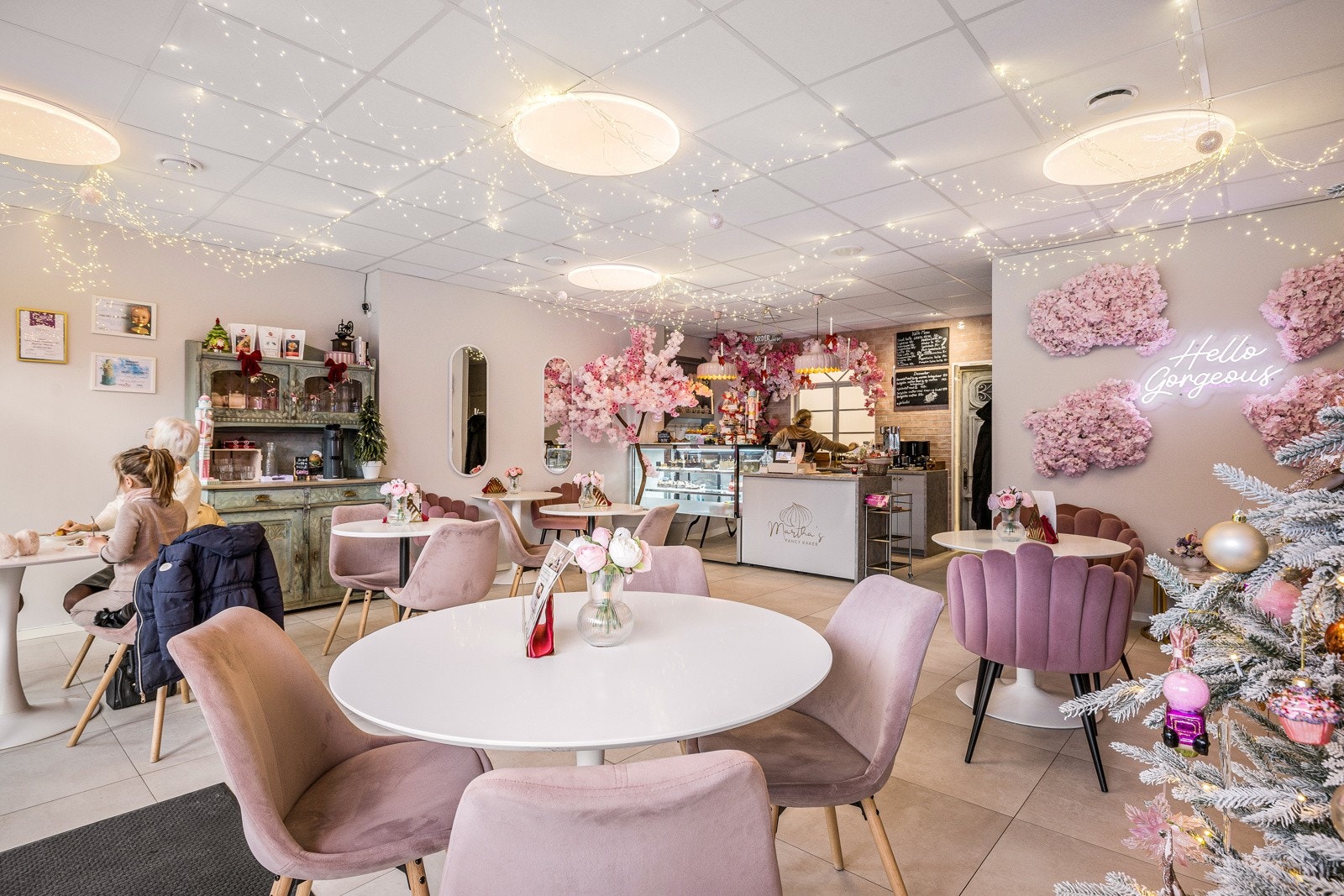 En kafé og bakeri kjent for sine unike kaker og bakverk. Dette er et populært sted for å møte venner og familie over en kopp kaffe og noe søtt. Galleribilde