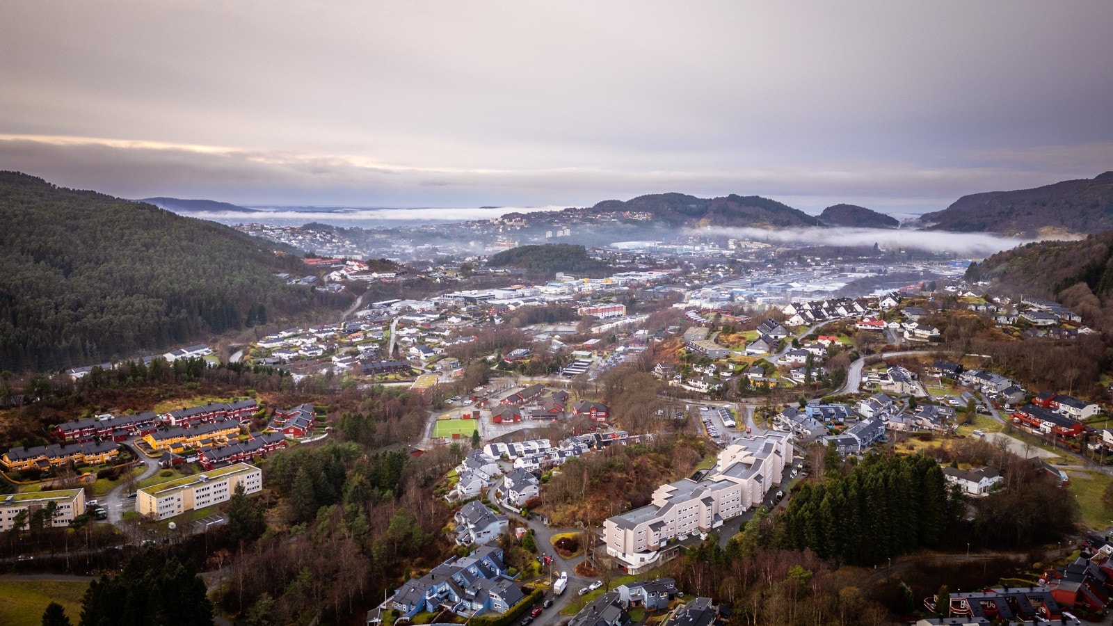 Ulvedalen Torg er perfekt for detaljhandel, kafé, servicevirksomhet, helse og velvære som ønsker å etablere seg i et voksende og levende lokalmiljø. Ikke gå glipp av sjansen til å bli en del av Ulvedalen Torg! Galleribilde