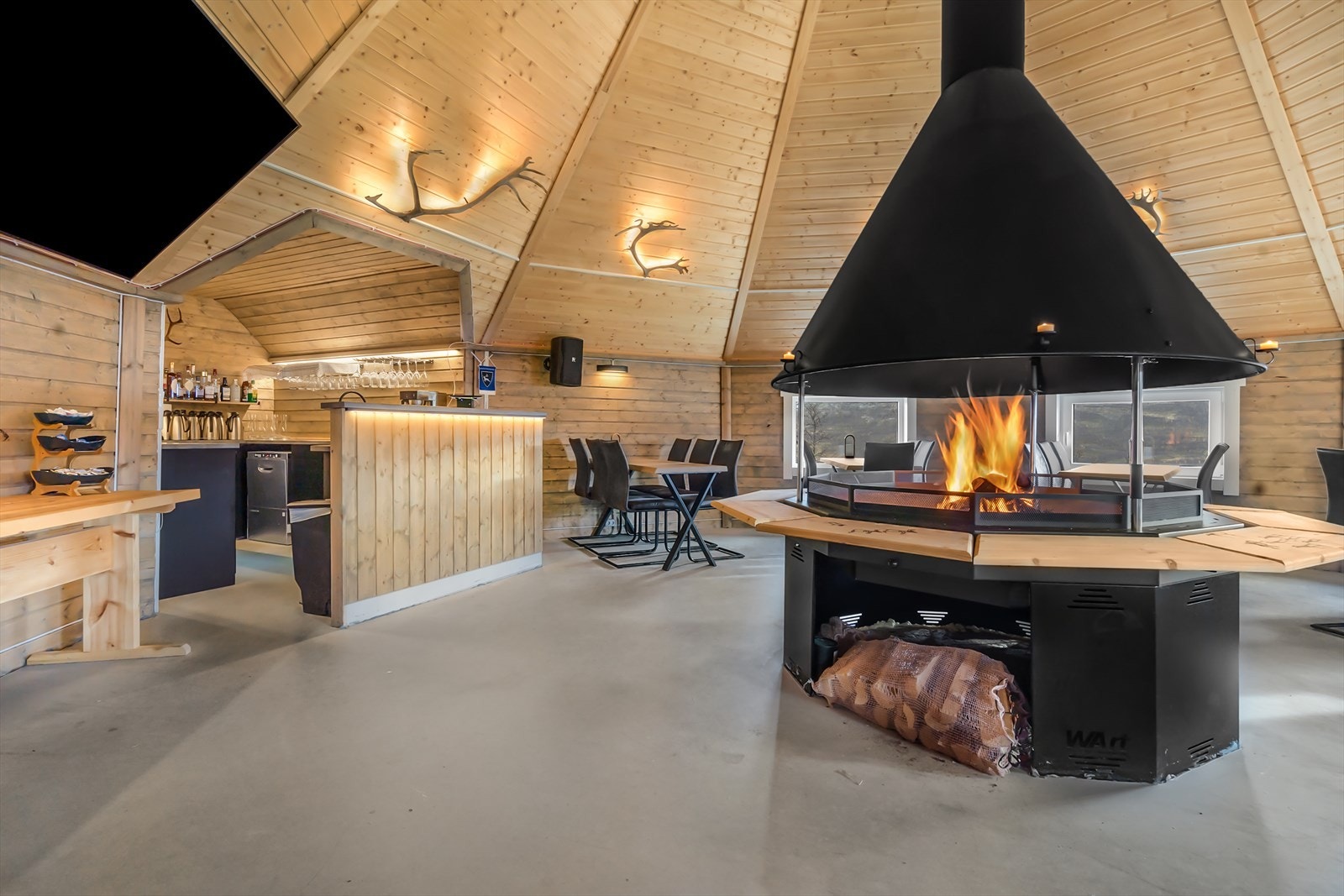 Grillhus med anretningskjøkken og bar Galleribilde