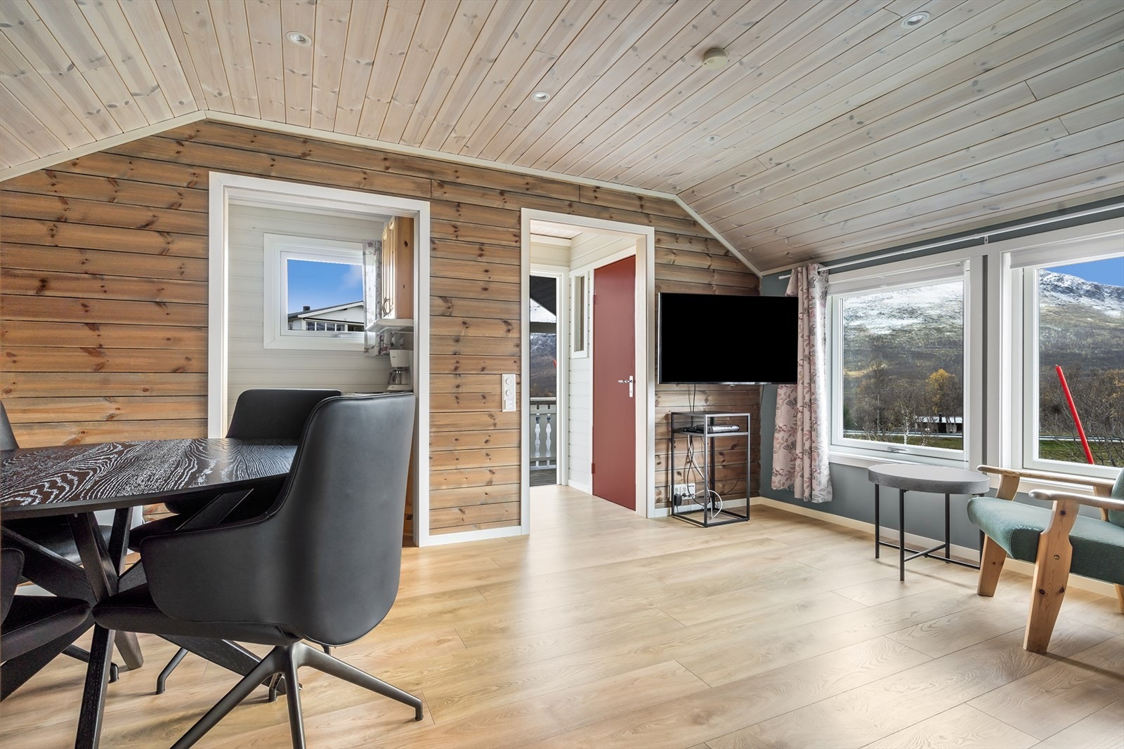 Interiør hytte nr. 4 Galleribilde